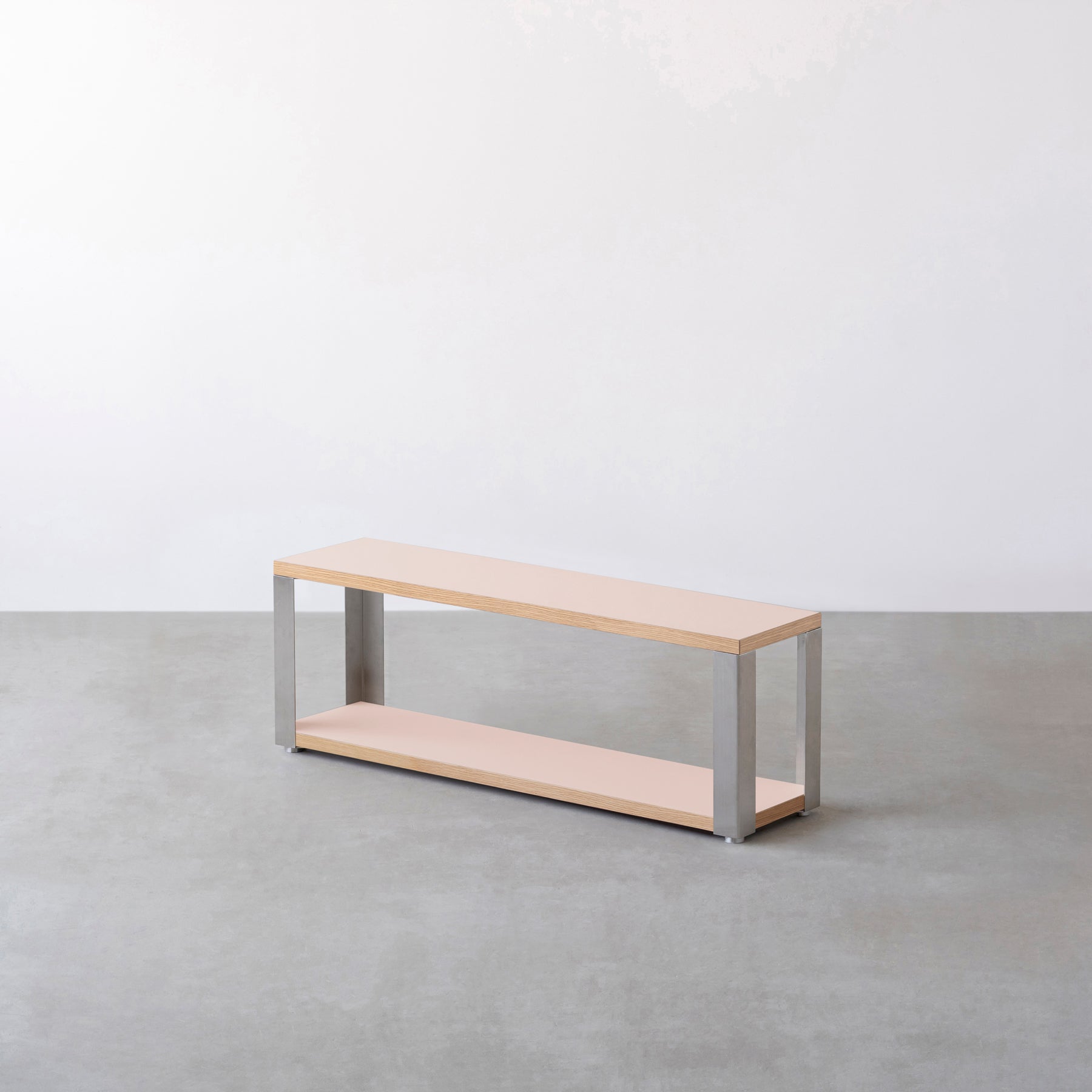 Kanademonoのリノリウム素材の棚板にステンレスフレームを組み合わせた２段ストレージシェルフ /Powder