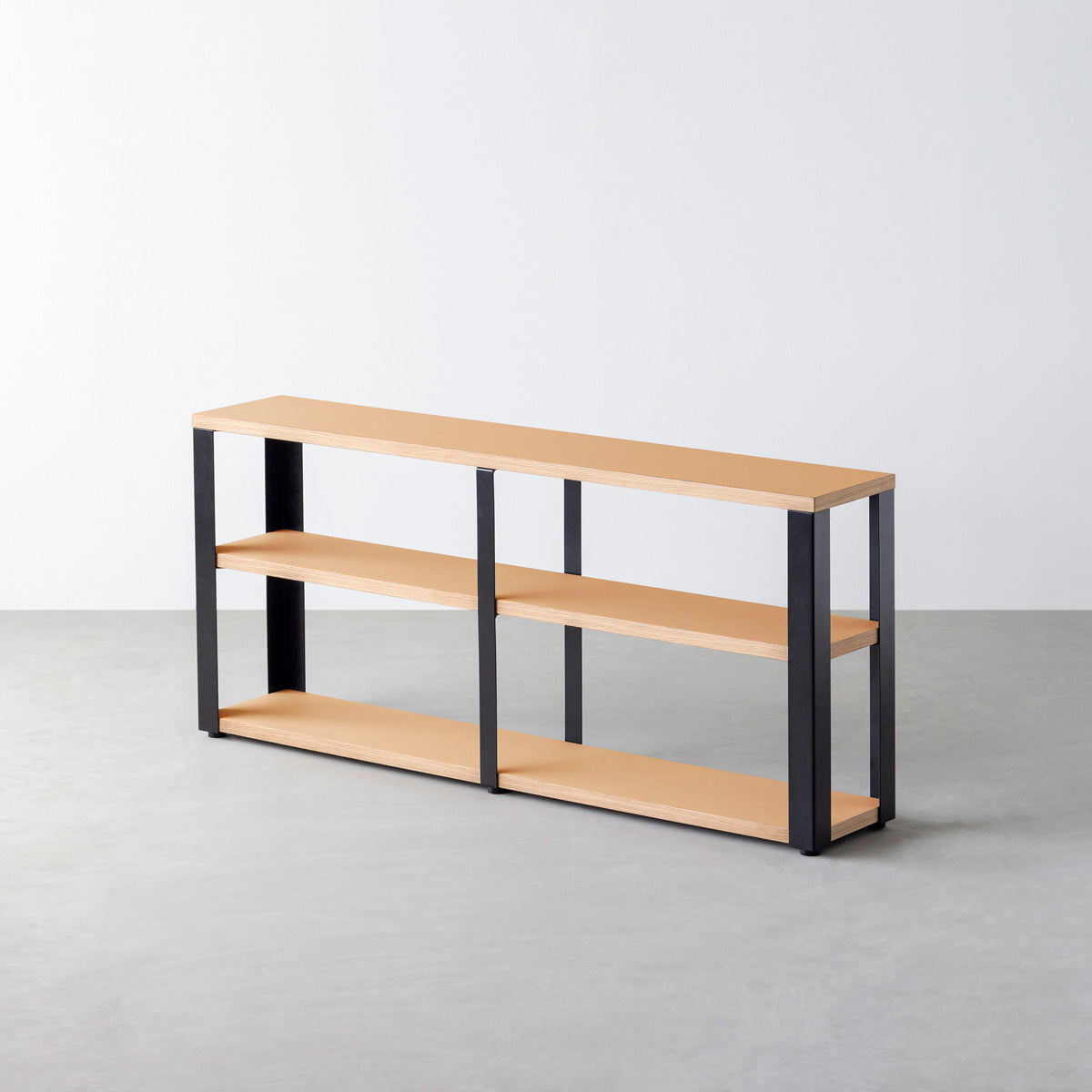 KanademonoのリノリウムClay棚板とマットブラック鉄脚のストレージシェルフ幅121~160cm（オーク）