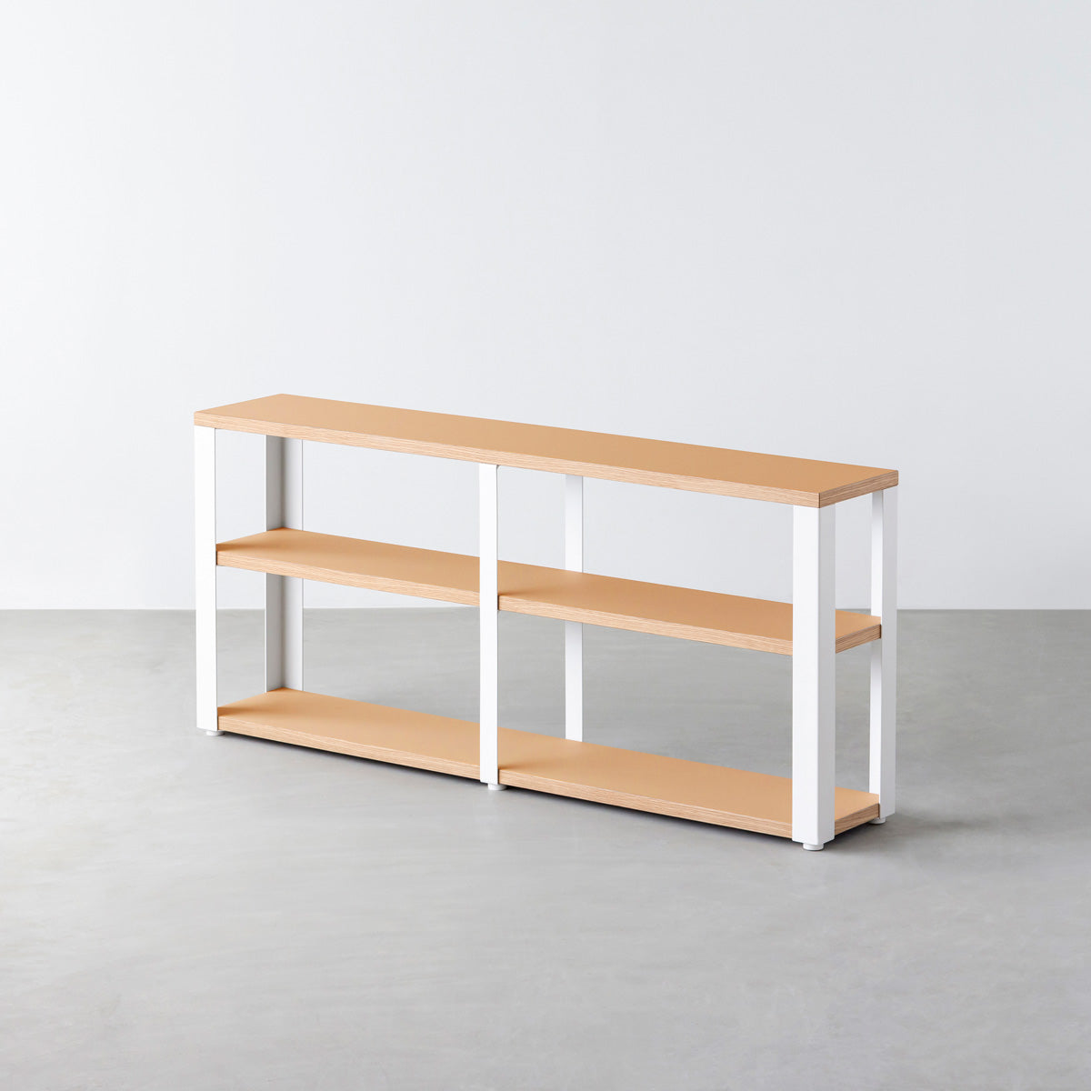 KanademonoのリノリウムClay棚板とマットホワイト鉄脚のストレージシェルフ幅121~160cm（オーク）