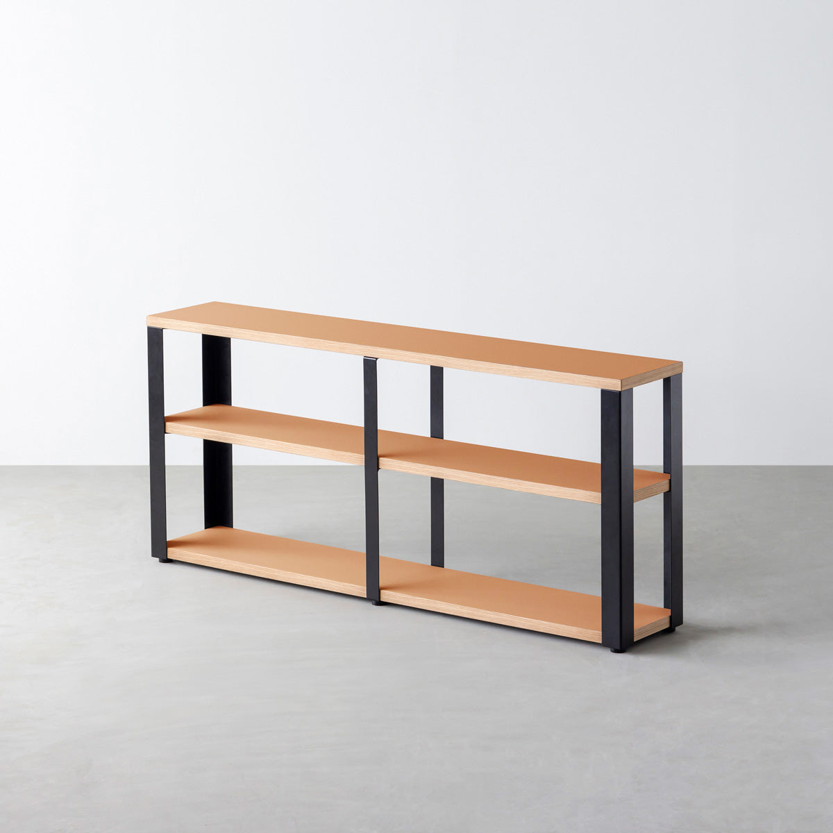 KanademonoのリノリウムLeather棚板とマットブラック鉄脚のストレージシェルフ幅121~160cm（オーク）