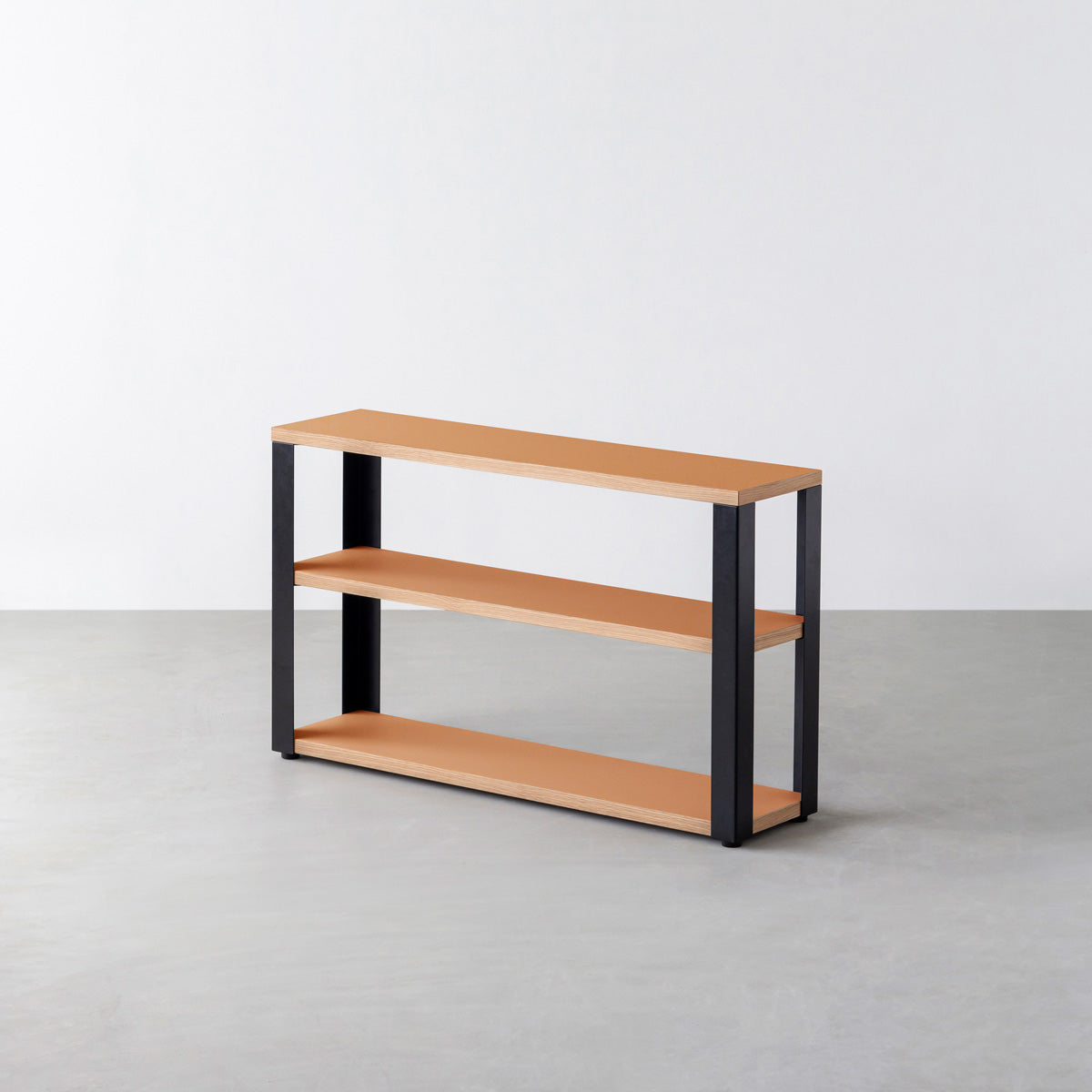 KanademonoのリノリウムLeather棚板とマットブラック鉄脚のストレージシェルフ幅60~120cm（オーク）
