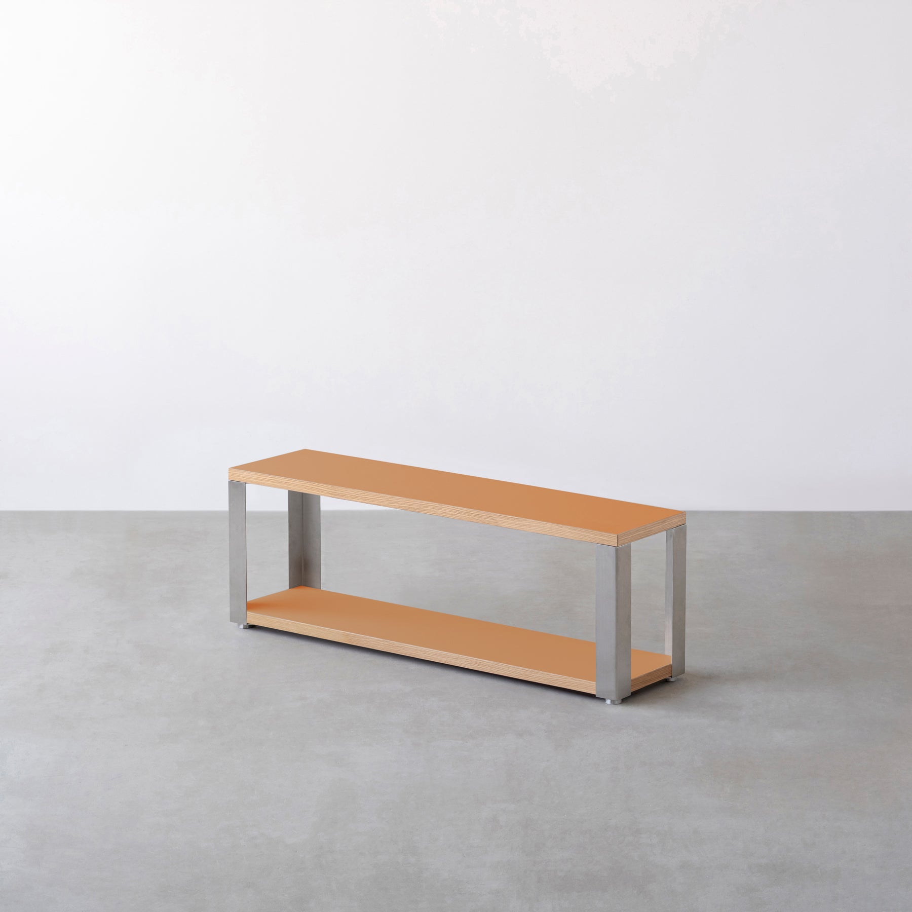 Kanademonoのリノリウム素材の棚板にステンレスフレームを組み合わせた２段ストレージシェルフ /Leather