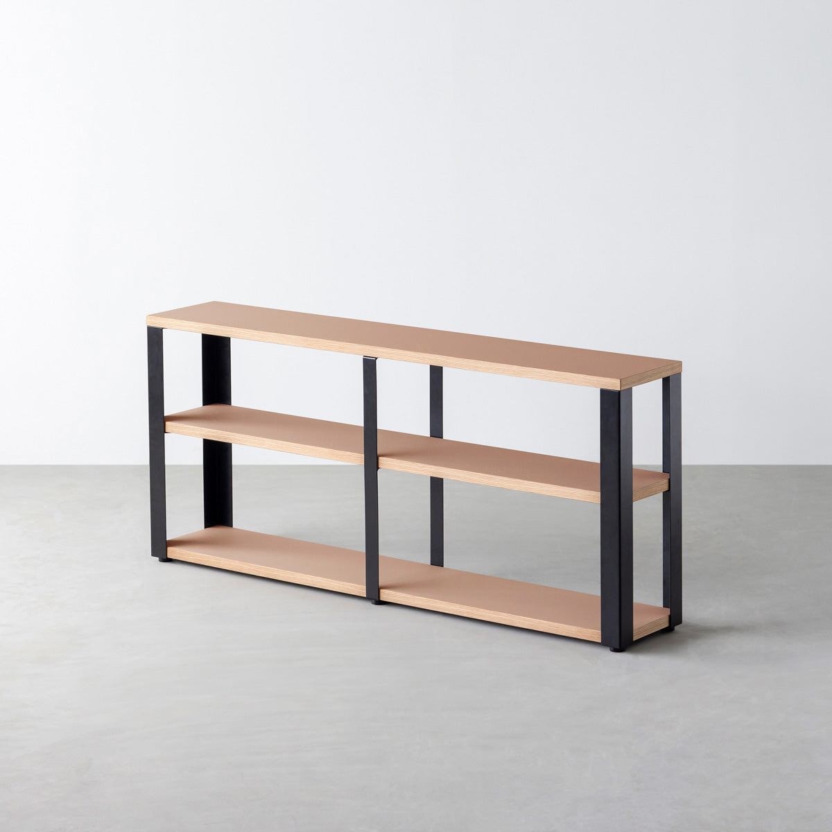 KanademonoのリノリウムWalnut棚板とマットブラック鉄脚のストレージシェルフ幅121~160cm（オーク）