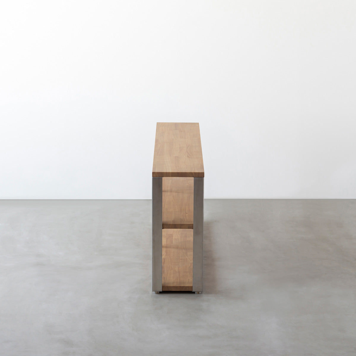 KANADEMONOのラバーウッドアッシュグレーの棚板とステンレス脚のストレージシェルフM(側面)