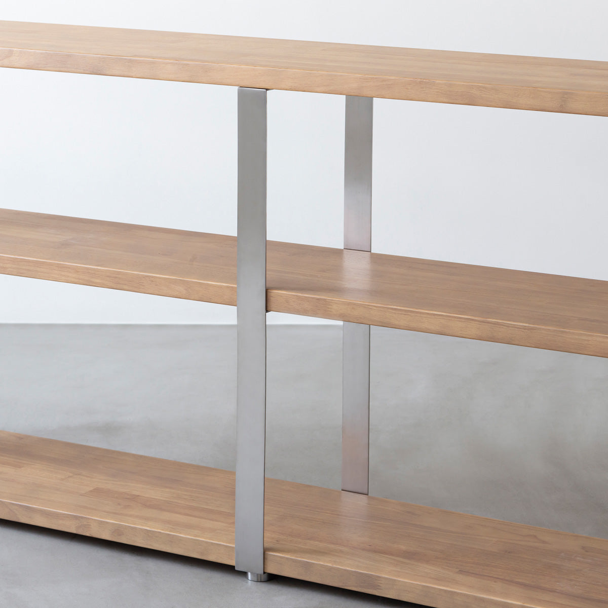 KANADEMONOのラバーウッドアッシュグレーの棚板とステンレス脚のストレージシェルフM(中間脚)