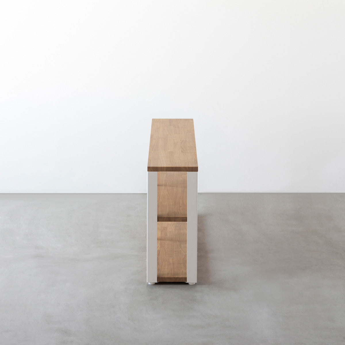 KANADEMONOのラバーウッドアッシュグレーの棚板とホワイトの鉄脚のストレージシェルフM(側面)