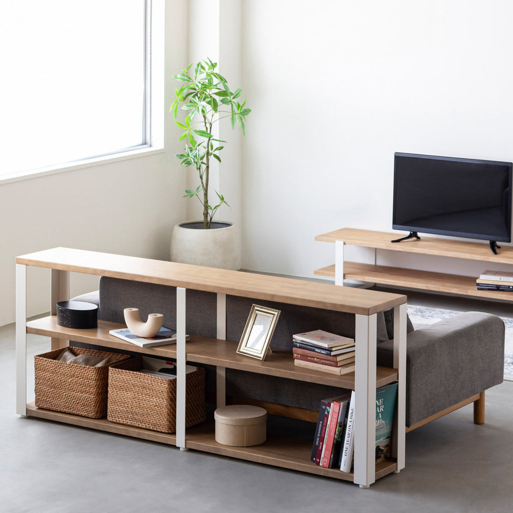 KANADEMONOのラバーウッドアッシュグレーの棚板とホワイトの鉄脚のストレージシェルフM(使用例)