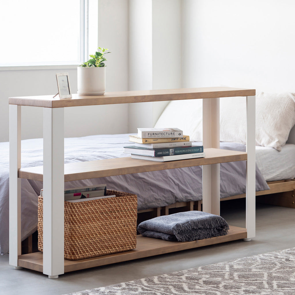 KANADEMONOのラバーウッドアッシュグレーの棚板とホワイトの鉄脚のストレージシェルフS(使用例)