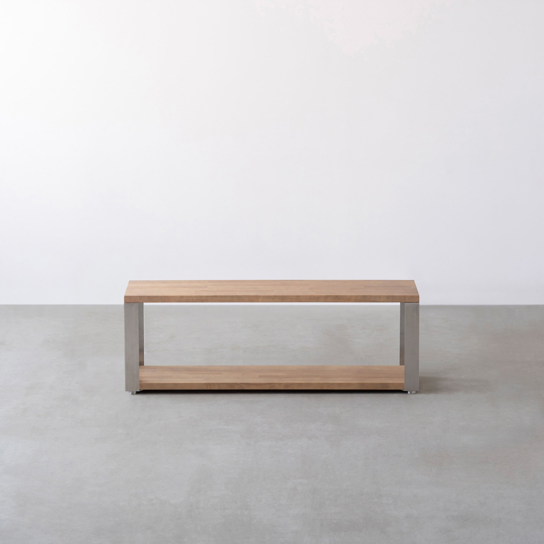 Kanademonoのラバーウッド材アッシュグレーの棚板とステンレスの鉄脚の２段ストレージシェルフS（正面）