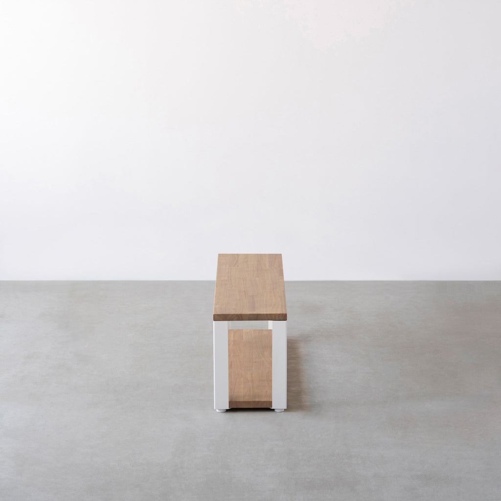 Kanademonoのラバーウッド材アッシュグレーの棚板とホワイトの鉄脚の２段ストレージシェルフS（側面）