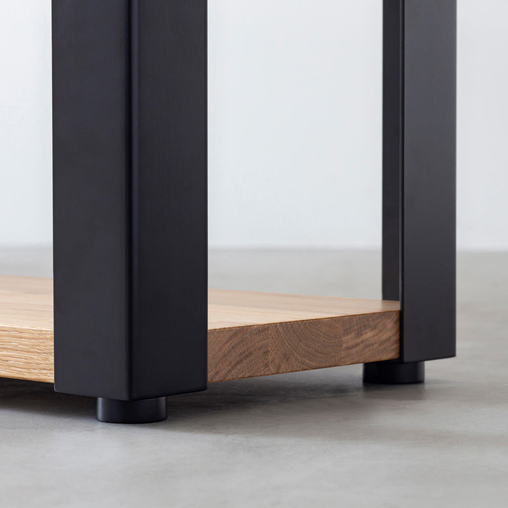 Kanademonoのホワイトオーク無垢材の棚板とマットブラックの鉄脚の２段ストレージシェルフS（脚）