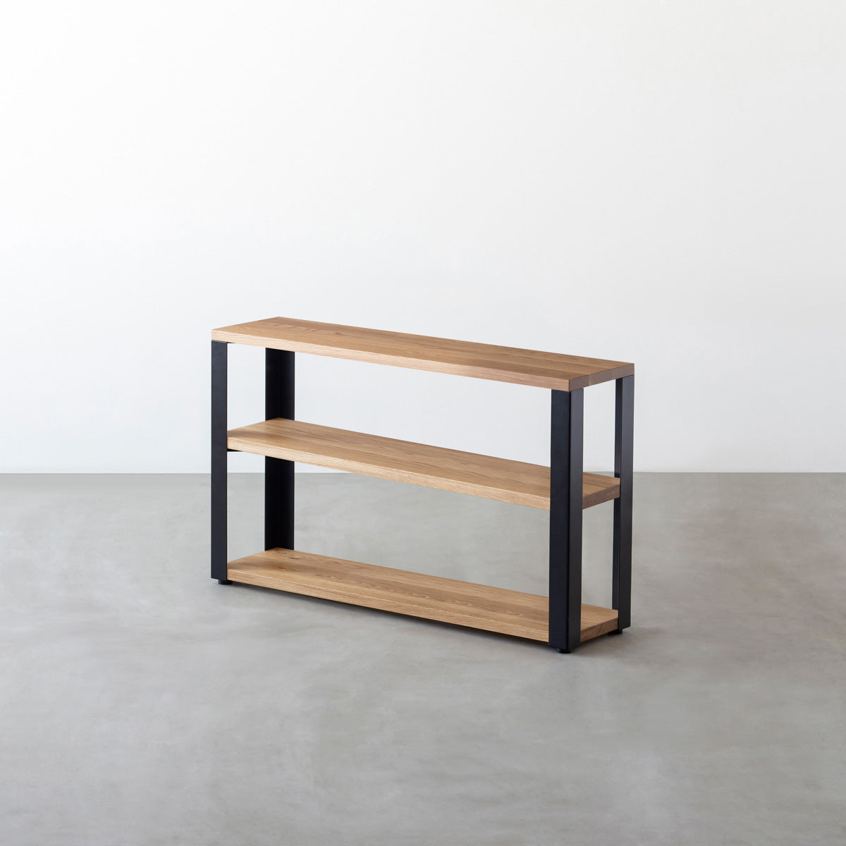 KANADEMONOのホワイトオークの棚板とマットブラックの鉄脚のストレージシェルフS