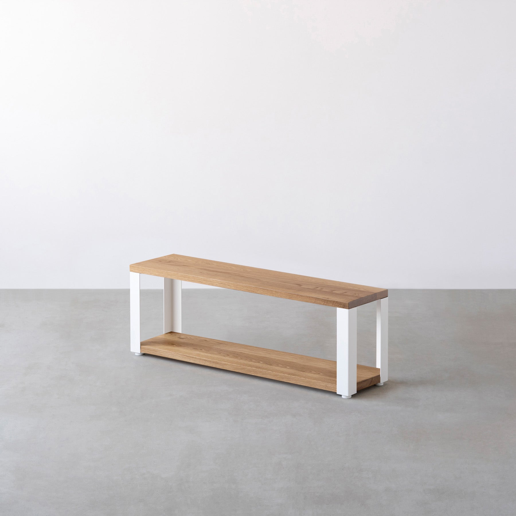 Kanademonoの無垢材ホワイトオークの棚板とホワイトの鉄脚の２段ストレージシェルフS