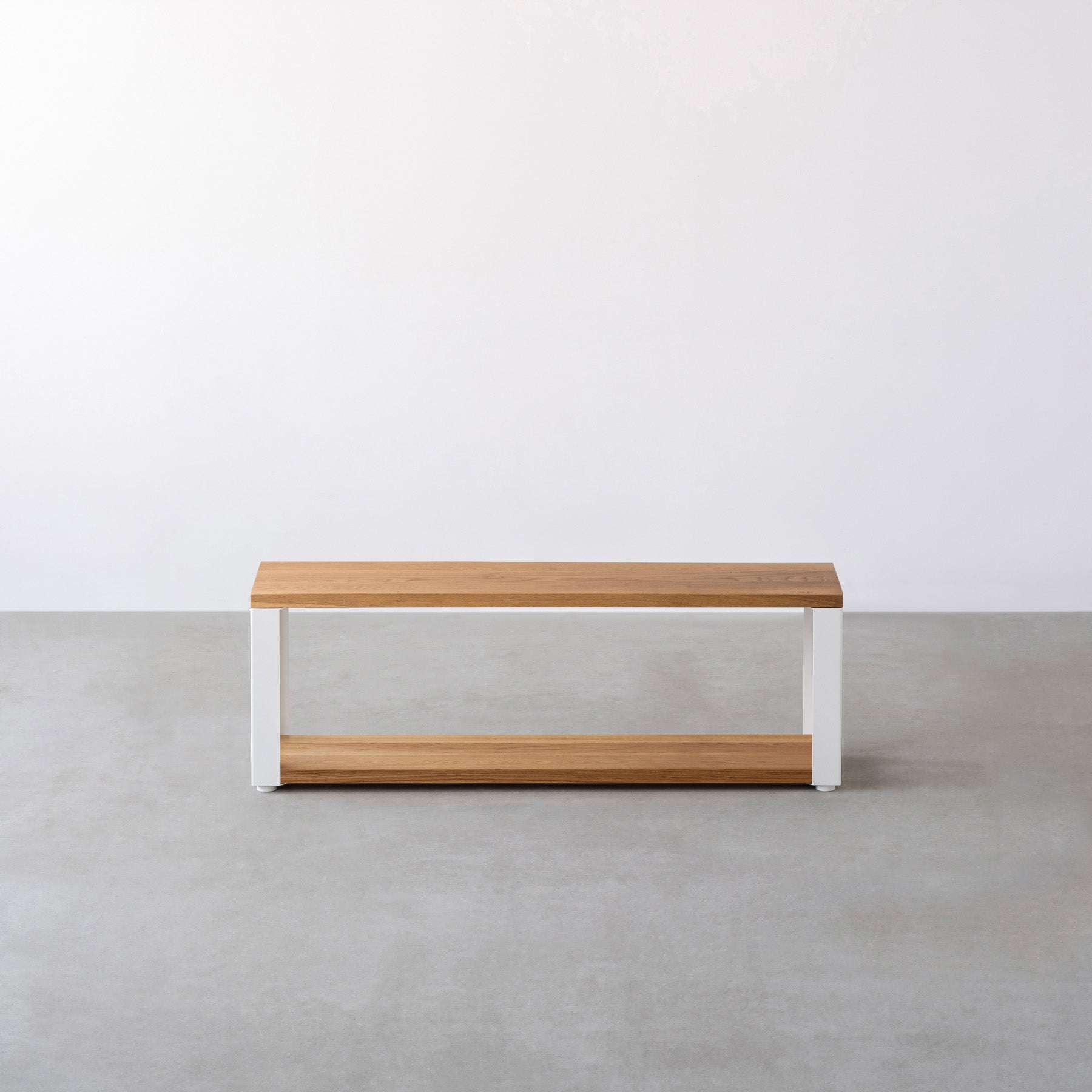 Kanademonoの無垢材ホワイトオークの棚板とホワイトの鉄脚の２段ストレージシェルフS（正面）