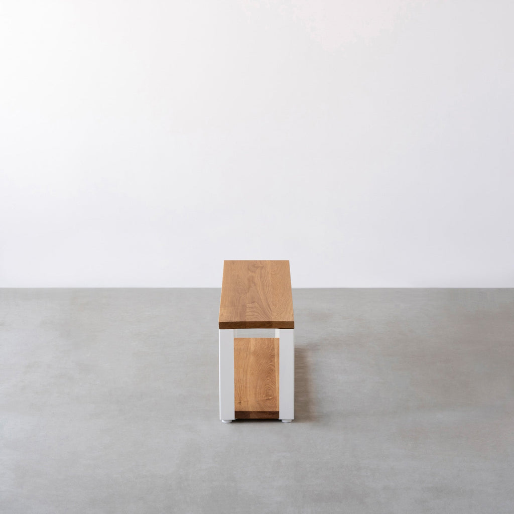 Kanademonoの無垢材ホワイトオークの棚板とホワイトの鉄脚の２段ストレージシェルフS（側面）