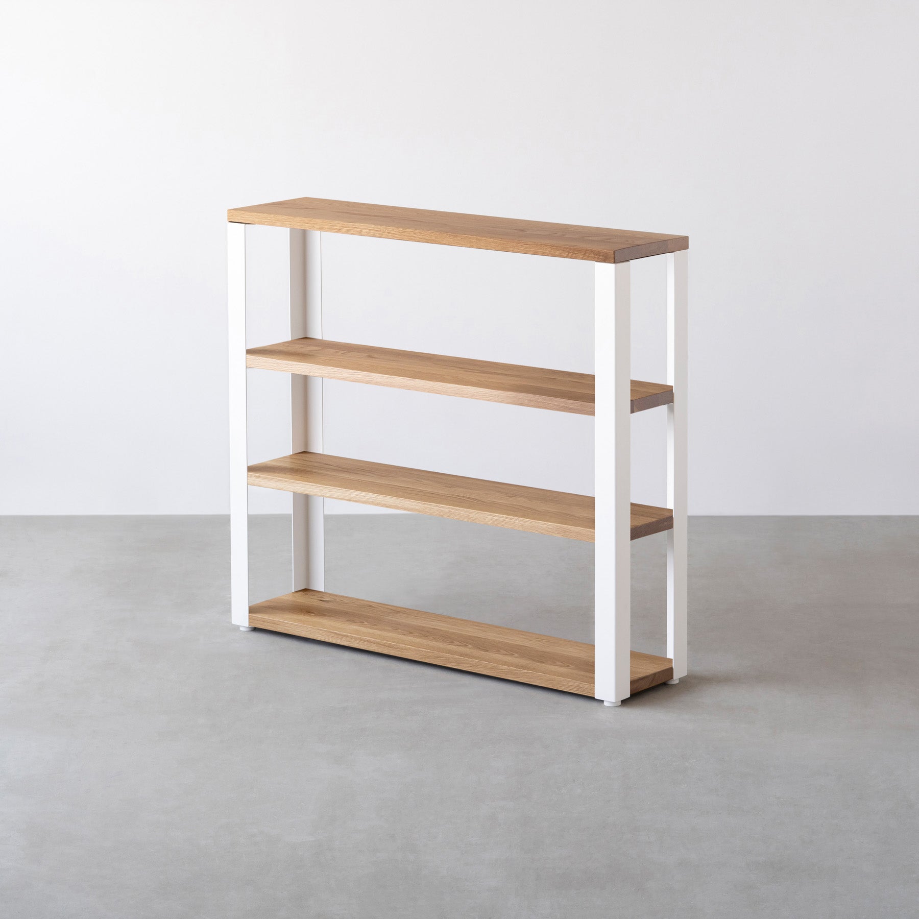 Kanademonoの無垢材ホワイトオークの棚板とホワイトの鉄脚の４段ストレージシェルフS