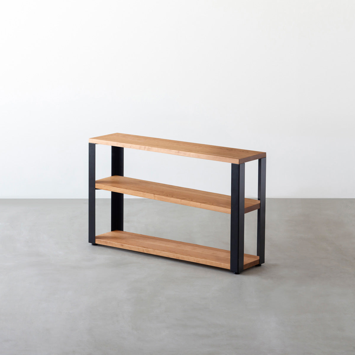 KANADEMONOのブラックチェリーの棚板とマットブラックの鉄脚のストレージシェルフS