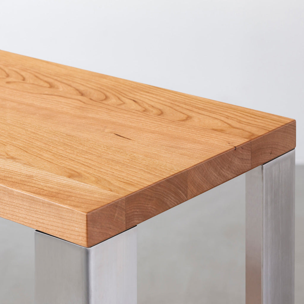 Kanademonoの無垢材ブラックチェリーの棚板とステンレスの鉄脚の２段ストレージシェルフS（棚板）