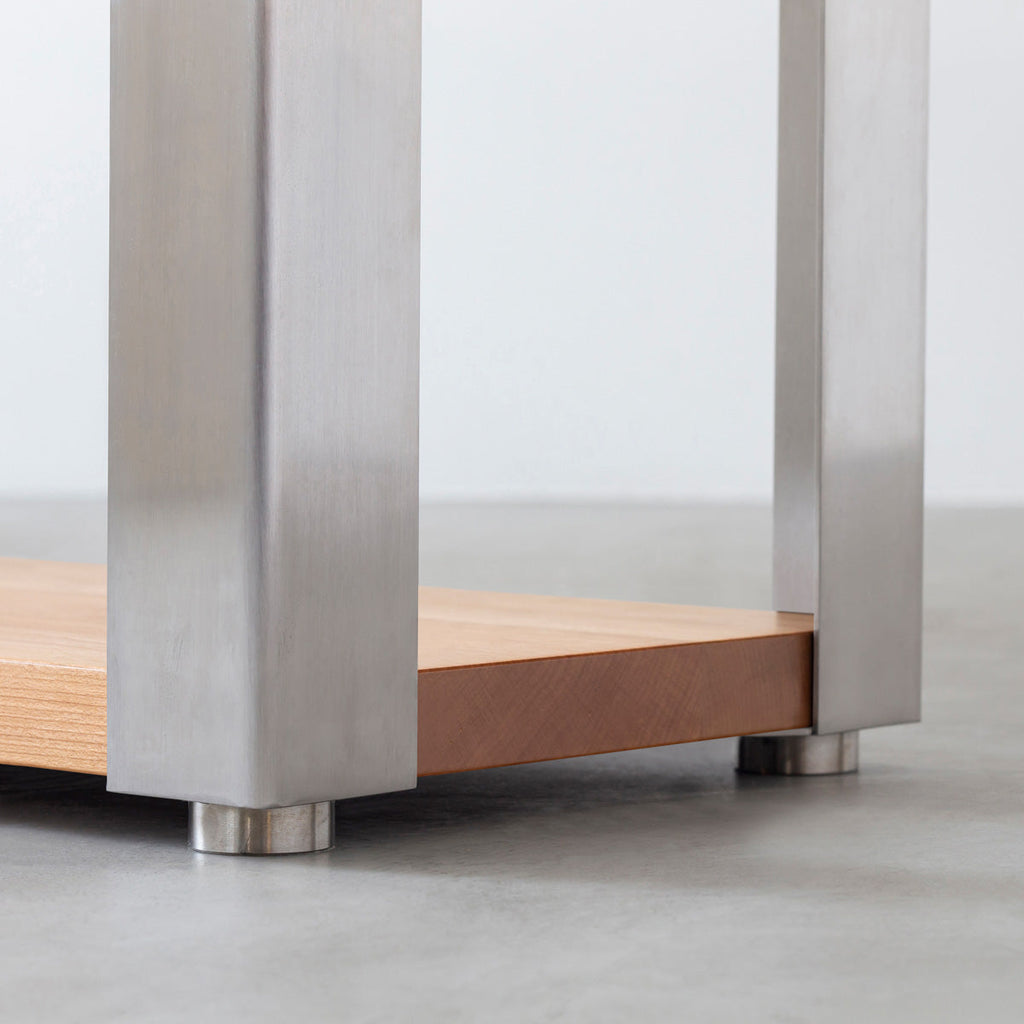 Kanademonoの無垢材ブラックチェリーの棚板とステンレスの鉄脚の２段ストレージシェルフS（脚）