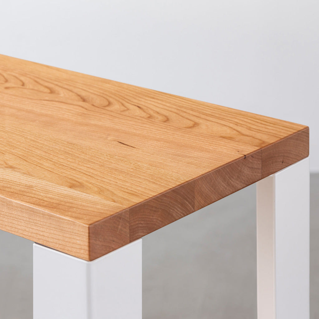 Kanademonoの無垢材ブラックチェリーの棚板とホワイトの鉄脚の２段ストレージシェルフS（棚板）