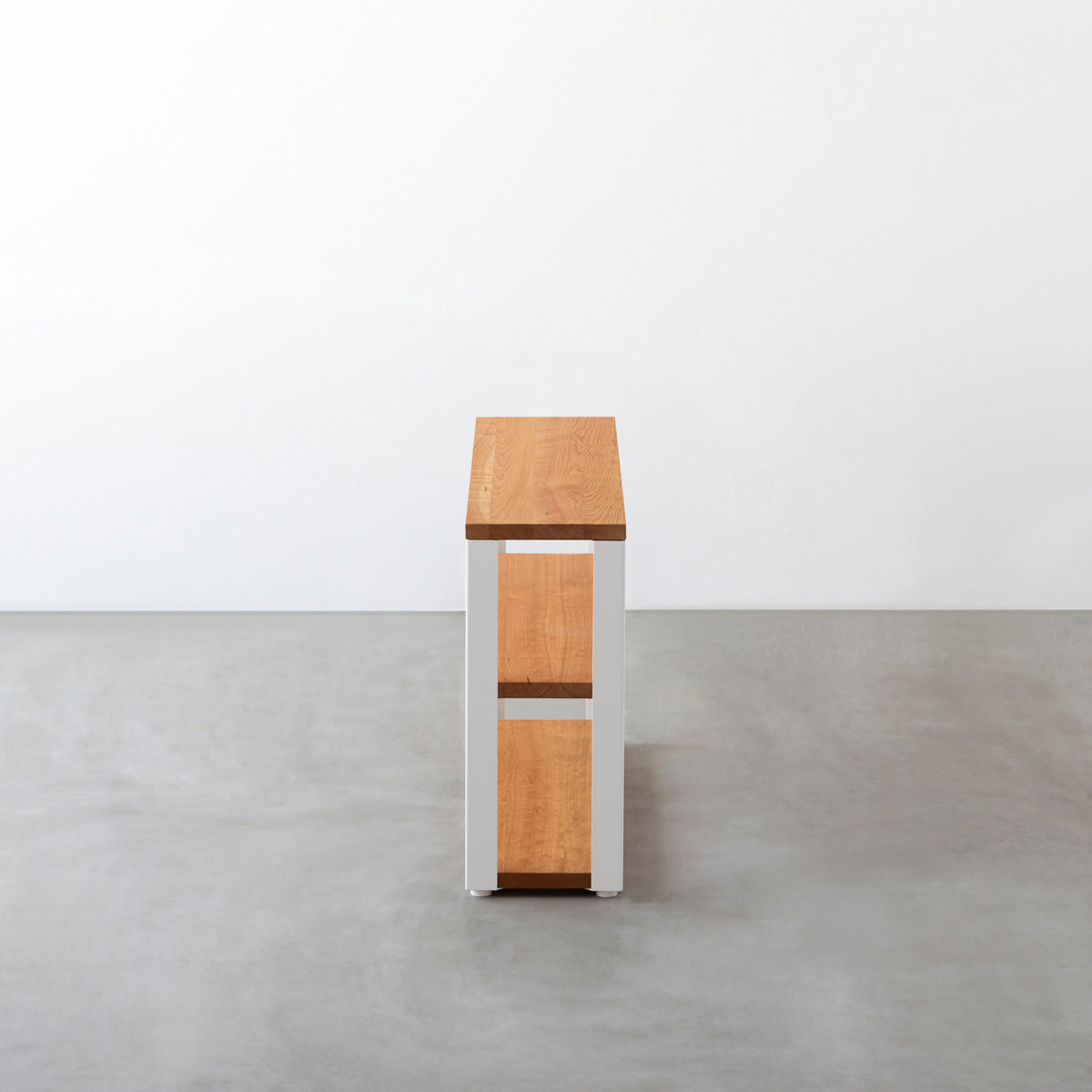 KANADEMONOのブラックチェリーの棚板とホワイトの鉄脚のストレージシェルフS(側面)