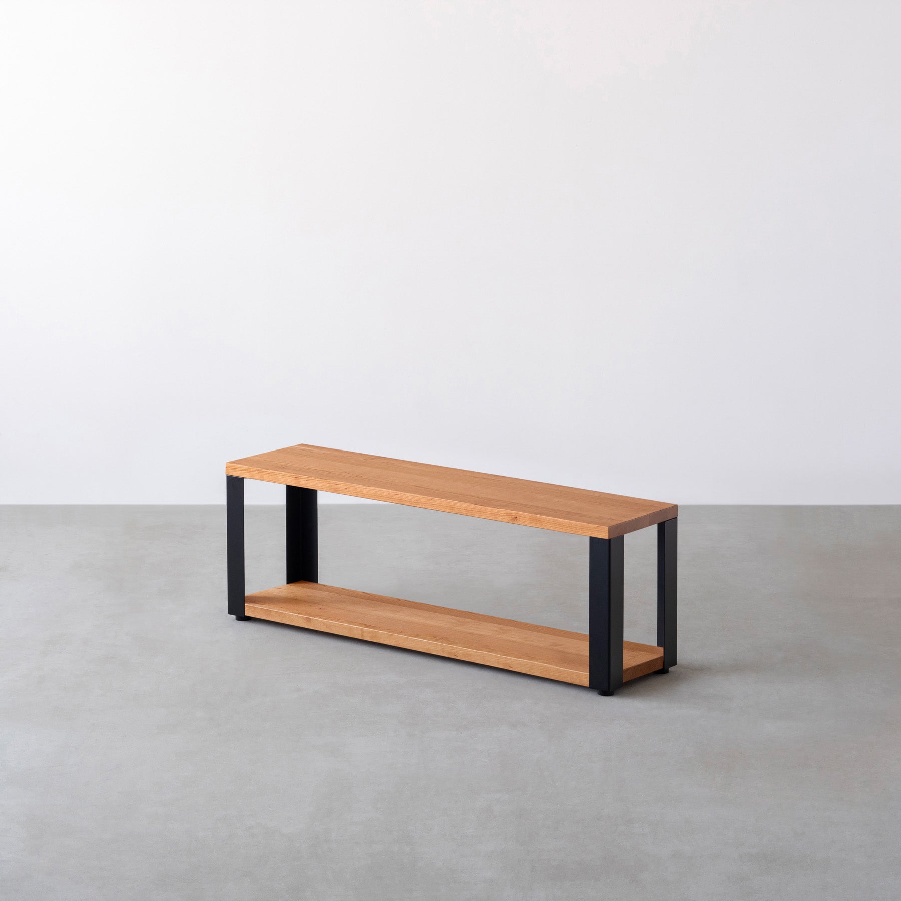 Kanademonoのブラックチェリー無垢材の棚板とマットブラックの鉄脚の４段ストレージシェルフS