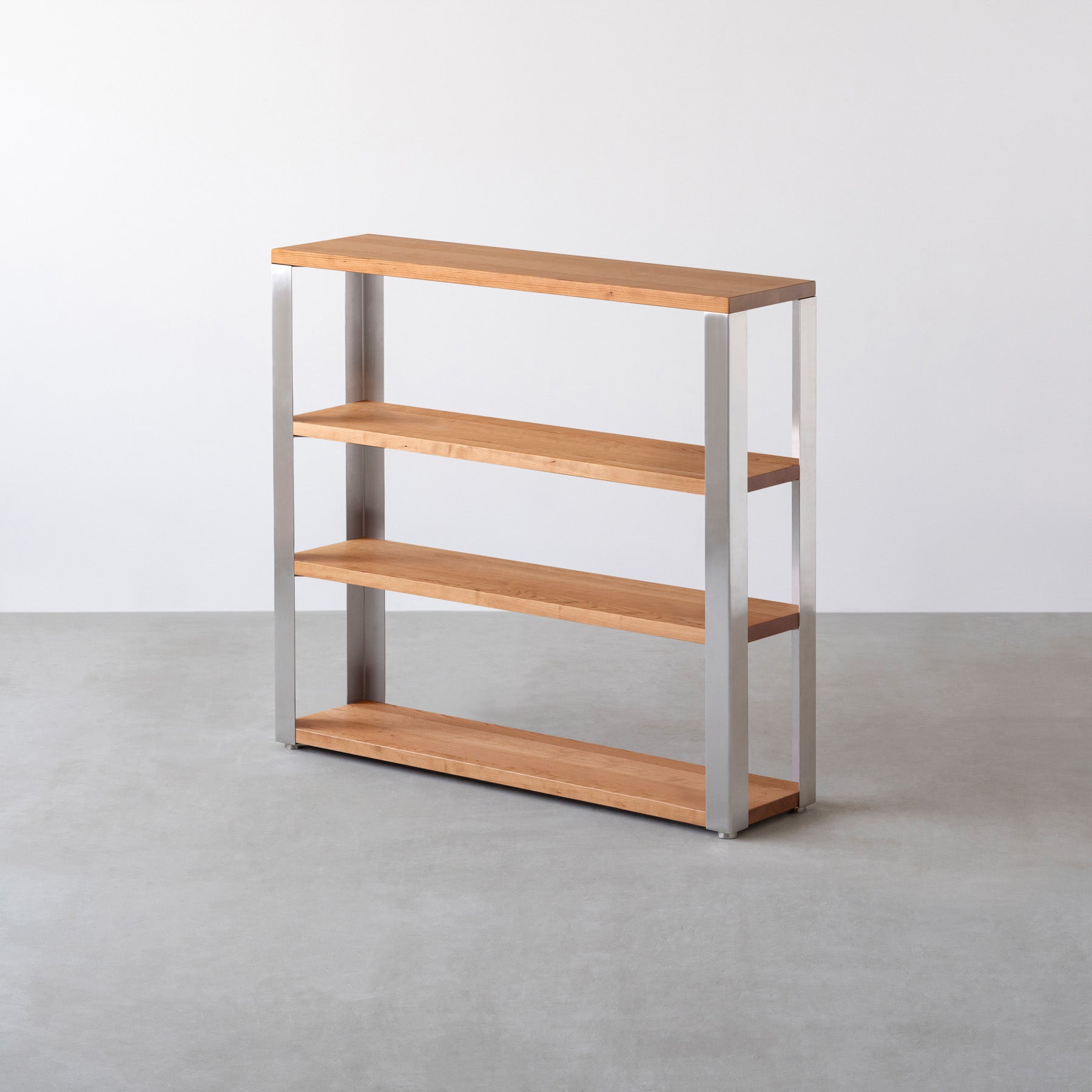 Kanademonoの無垢材ブラックチェリーの棚板とステンレスの鉄脚の４段ストレージシェルフS