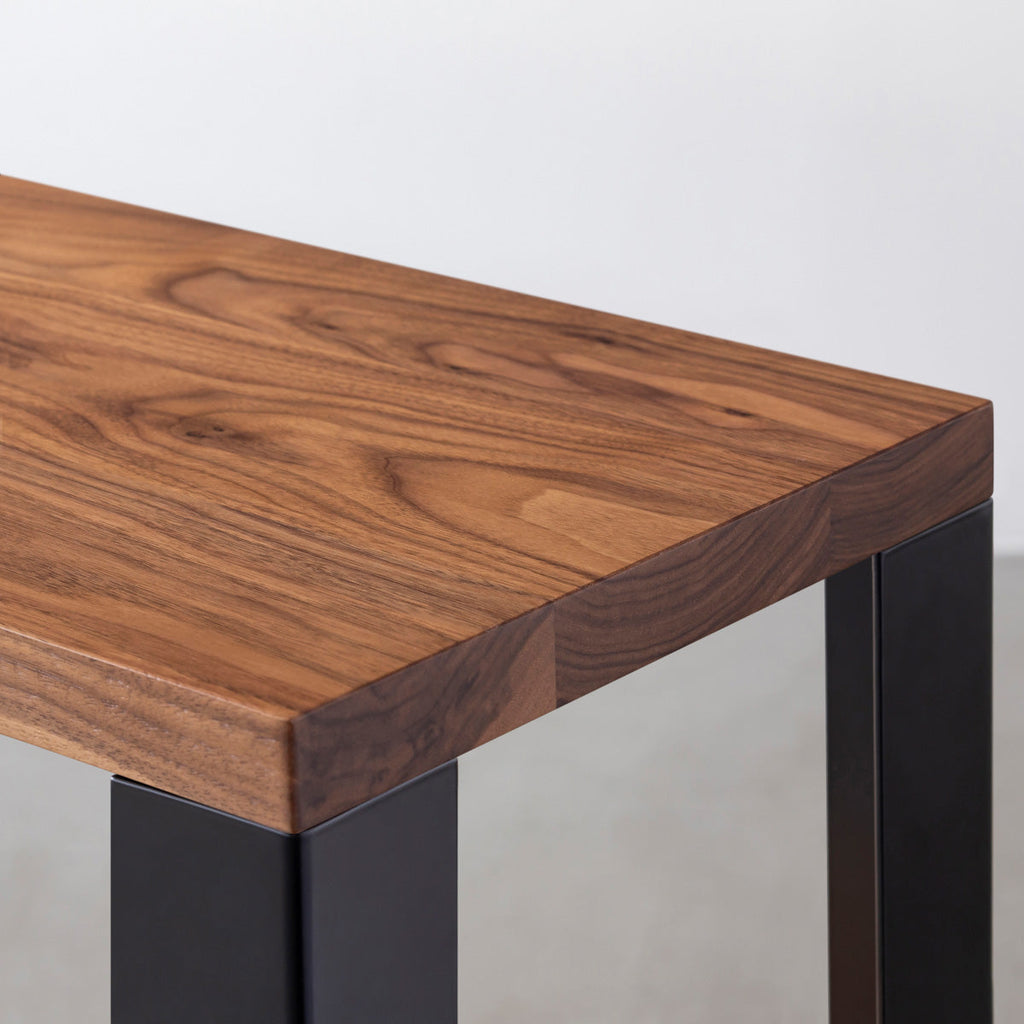 Kanademonoのウォルナット無垢材の棚板とマットブラックの鉄脚の２段ストレージシェルフS（棚板）