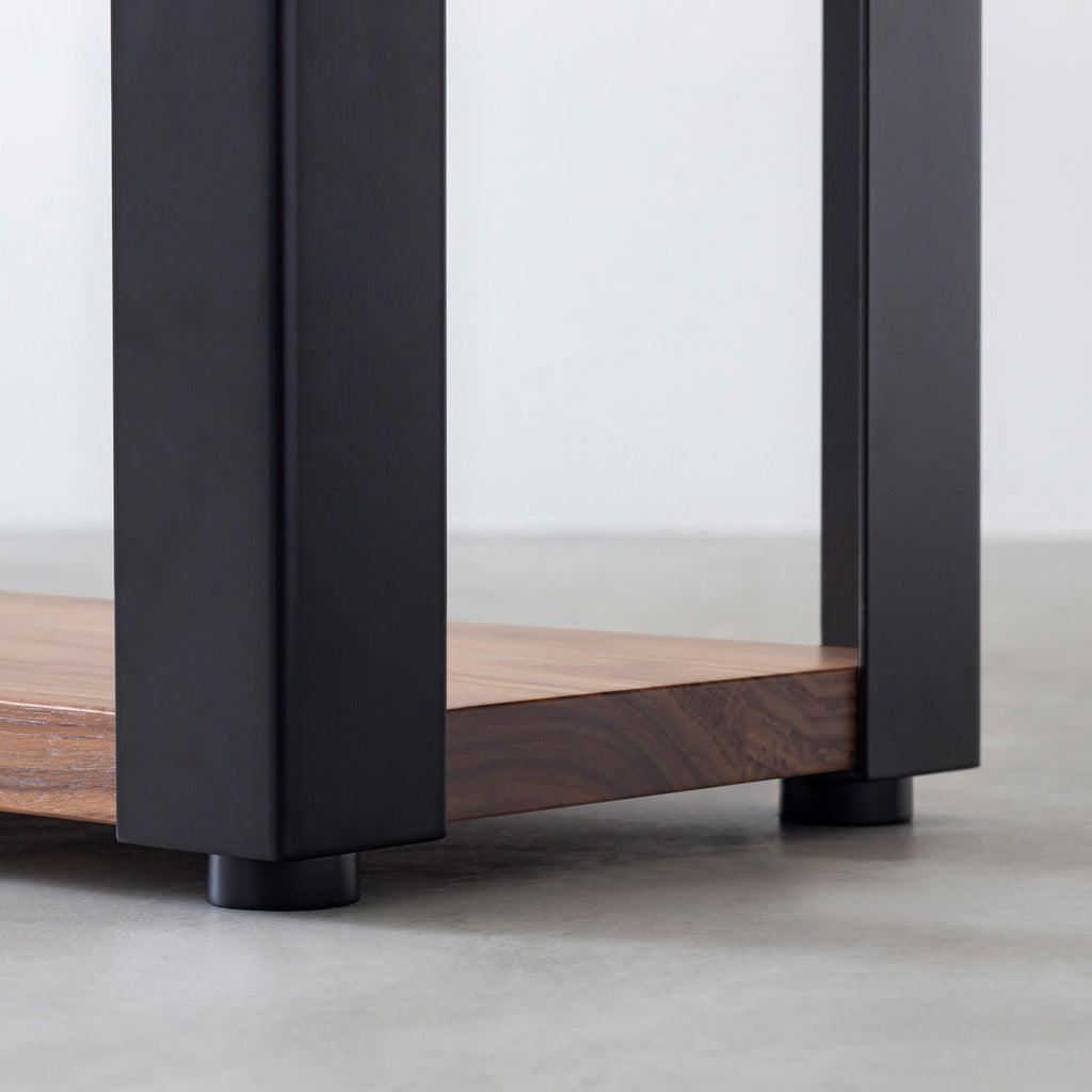 Kanademonoのウォルナット無垢材の棚板とマットブラックの鉄脚の２段ストレージシェルフS（脚）