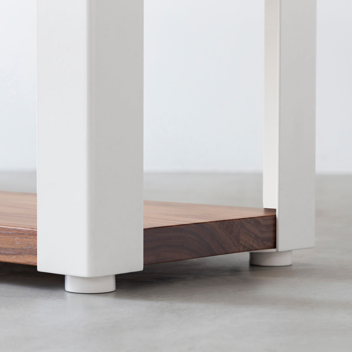 KANADEMONOのウォルナットの棚板とホワイトの鉄脚のストレージシェルフS(下部)