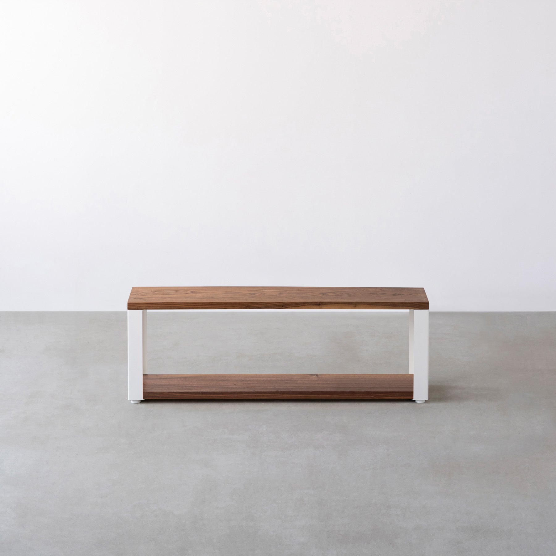 Kanademonoのウォルナットの棚板とホワイトの鉄脚の２段ストレージシェルフS（正面）