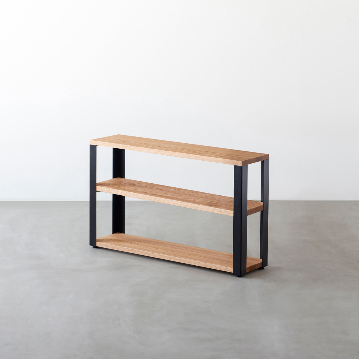 KANADEMONOのレッドオークの棚板とマットブラックの鉄脚のストレージシェルフS