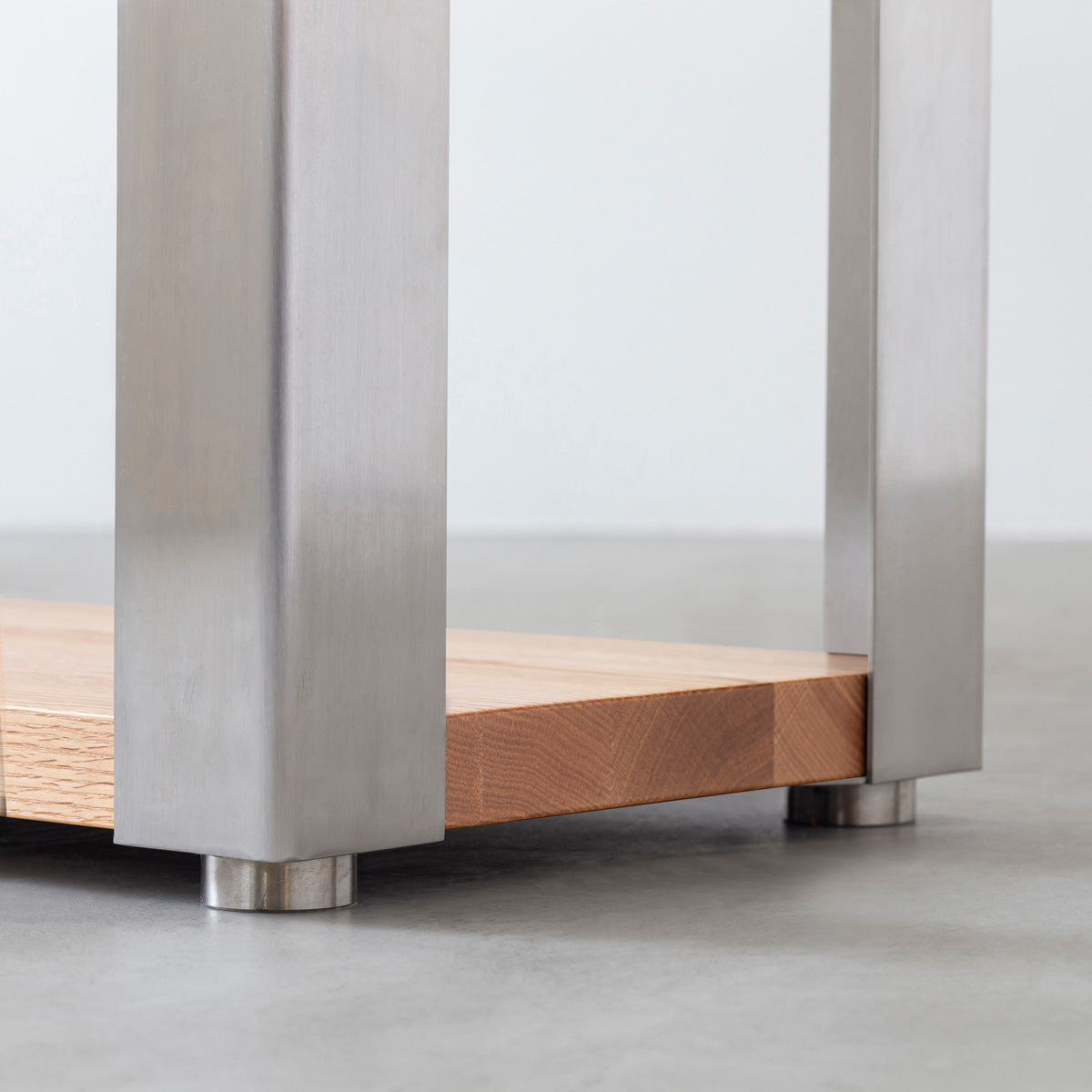 スマート造作ストレージシェルフ 2段 / 無垢 レッドオーク × ステンレススチール脚