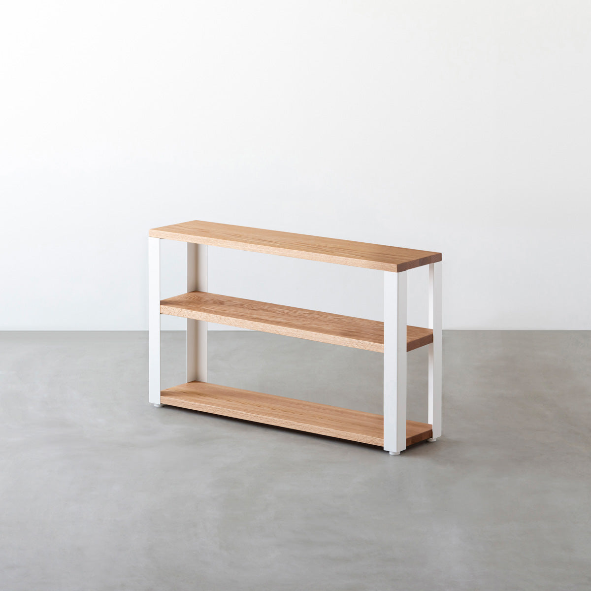 KANADEMONOのレッドオークの棚板とホワイトの鉄脚のストレージシェルフS