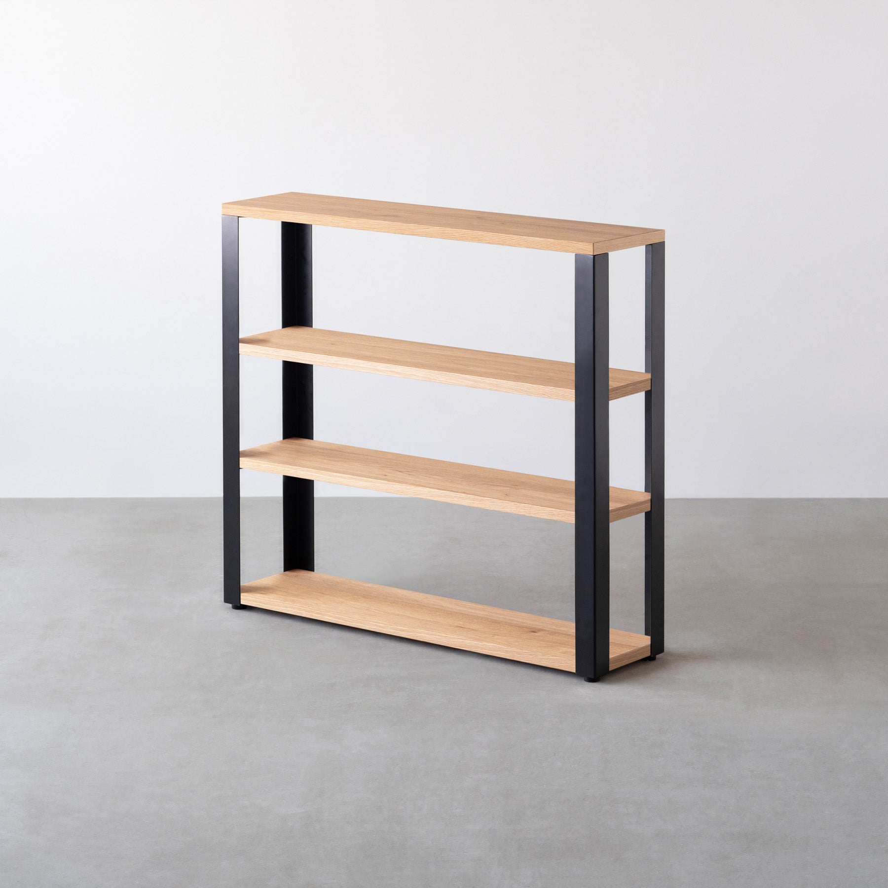 Kanademonoのくるみの棚板とマットブラックの鉄脚の４段ストレージシェルフS