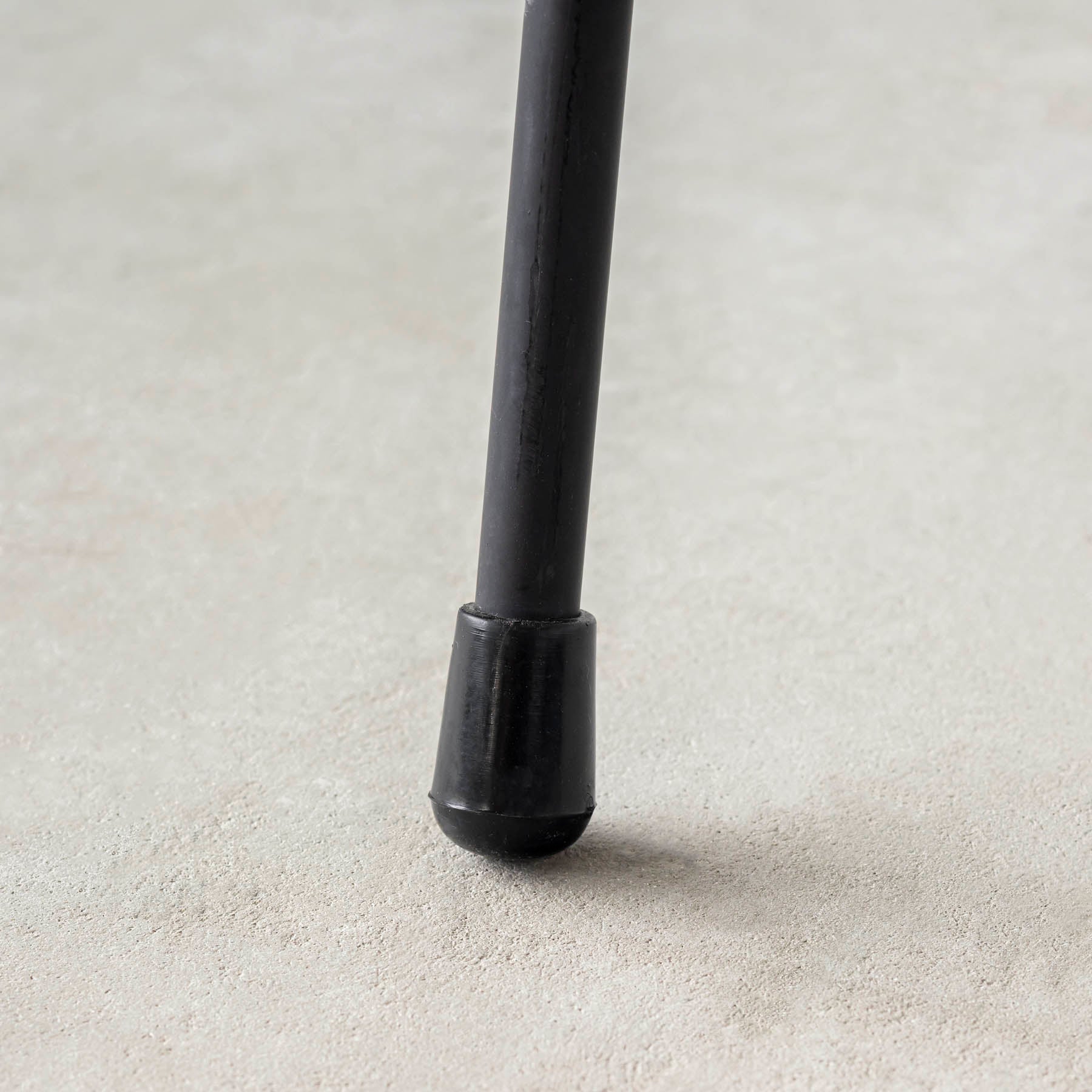 チーク無垢材とスチール脚のハイチェア