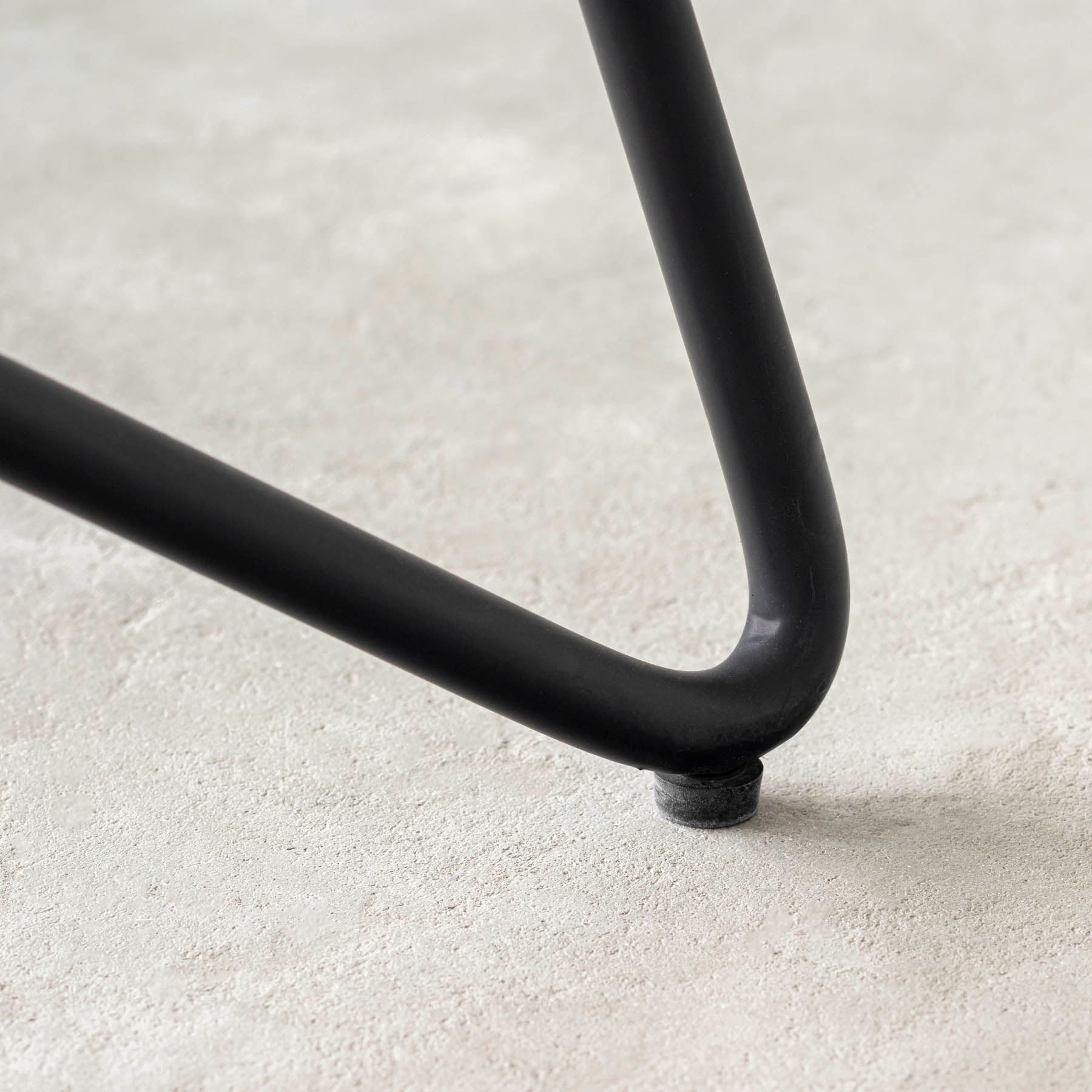 チーク無垢材とスチール脚のハイチェア