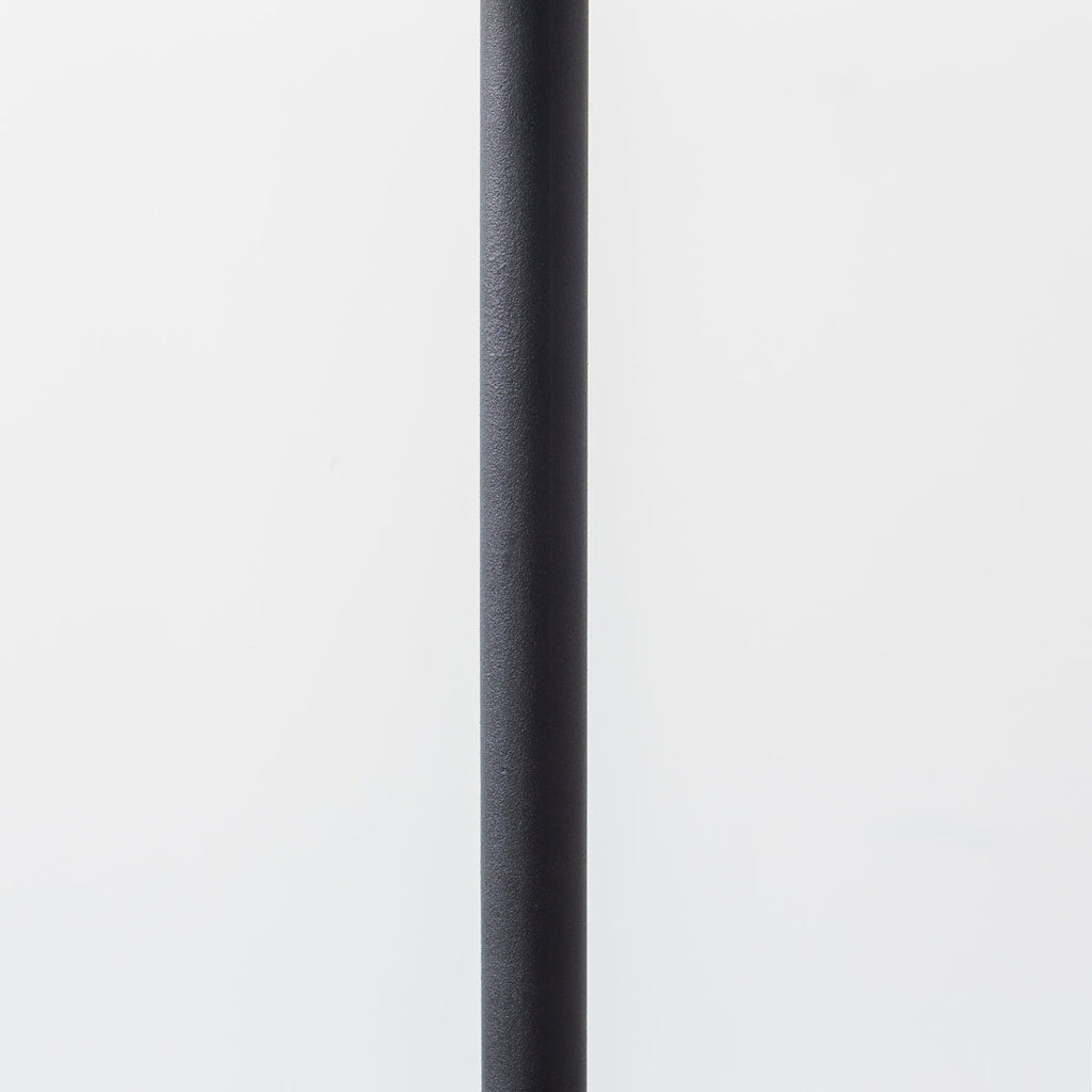 KANADEMONOのラバーウッドとスチールを組み合わせたナチュラルカラーの座面のハイスツール(脚2)