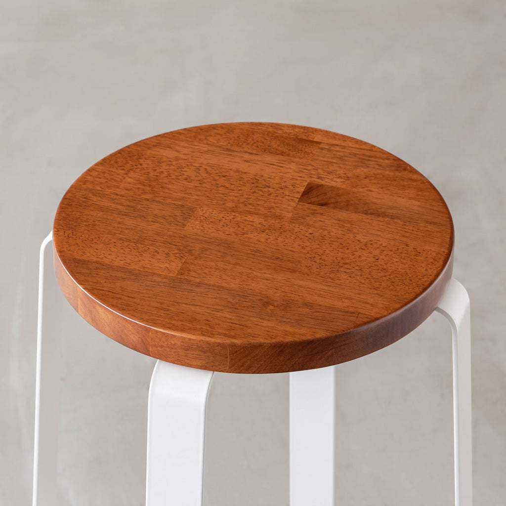 KANADEMONOのラバーウッド ブラウンRound座面とホワイトのCross Plate脚を合わせたシンプルモダンなスツール（座面）