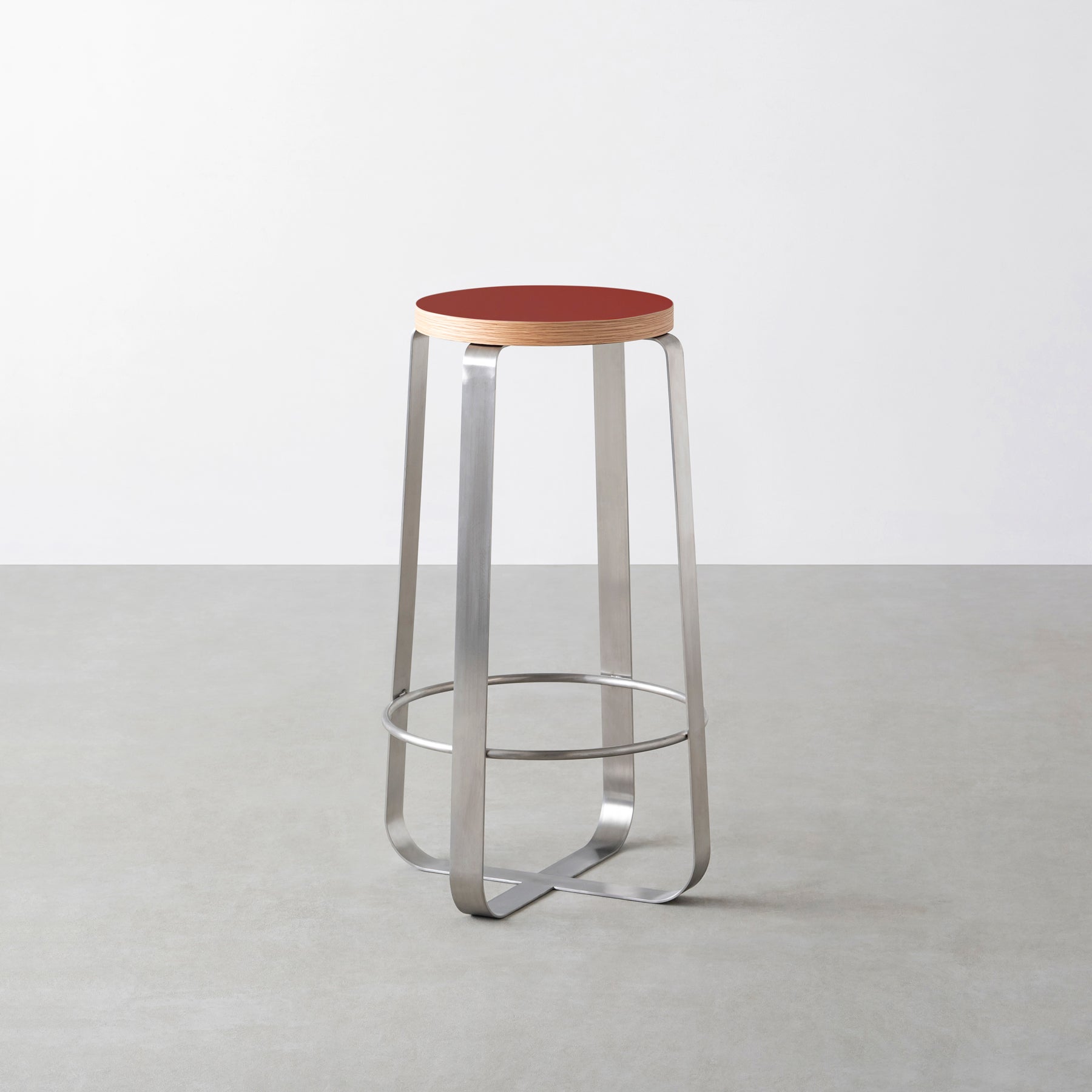 KanademonoのリノリウムSalsa Round座面とステンレスのCross_Plate脚を合わせたシンプルモダンなHighスツール
