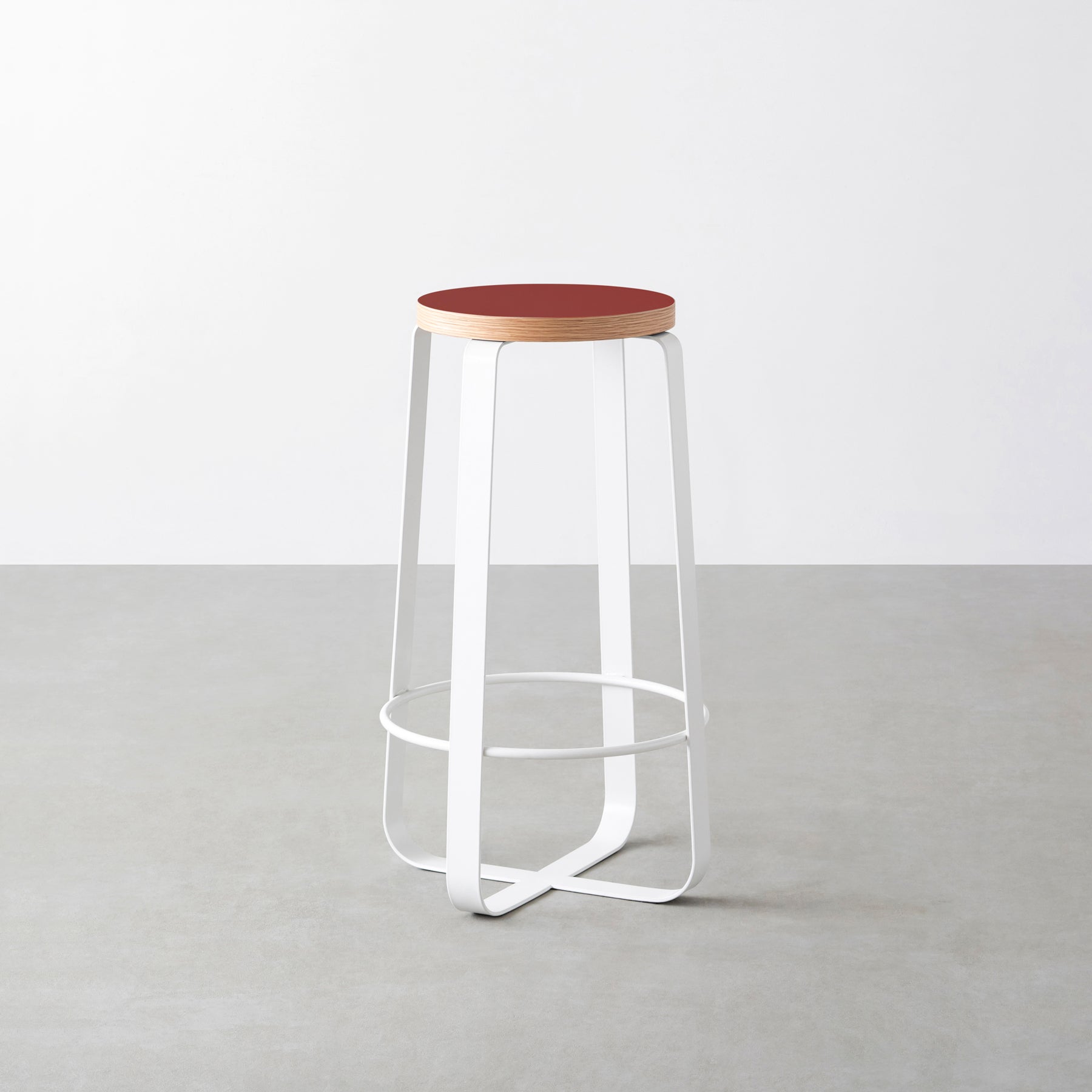 KanademonoのリノリウムSalsa Round座面とホワイトのCross_Plate脚を合わせたシンプルモダンなHighスツール