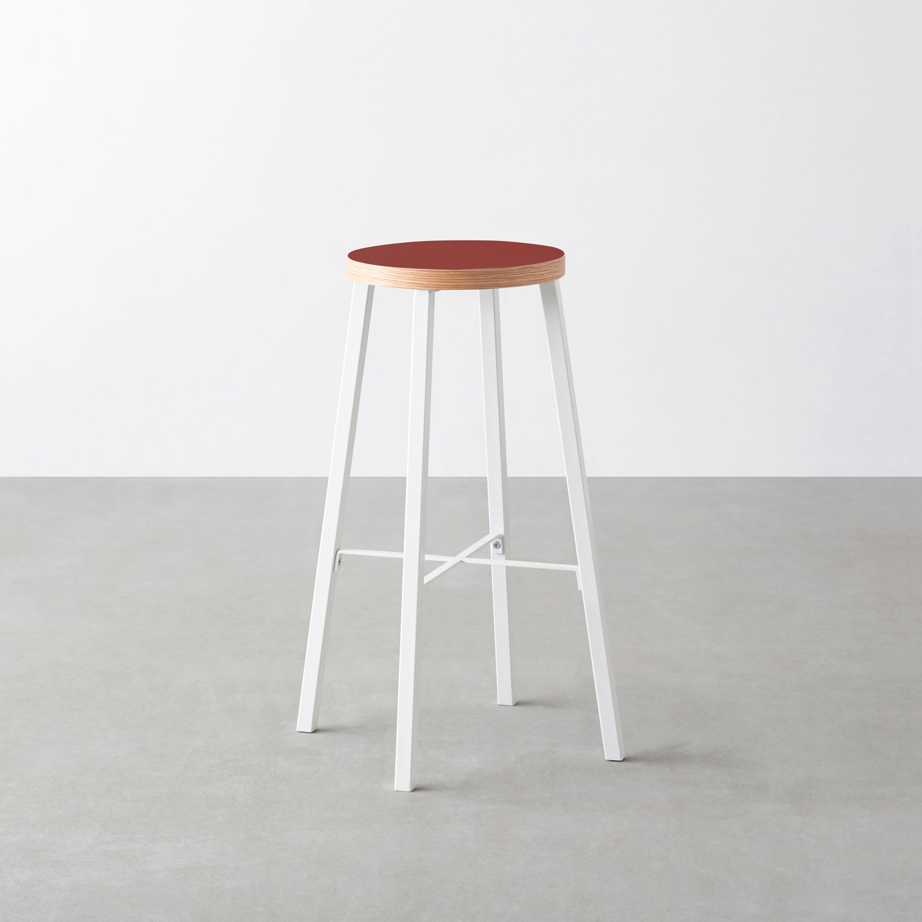 KanademonoのリノリウムSalsa Round座面とホワイトのSlant_Bar脚を合わせたシンプルモダンなHighスツール