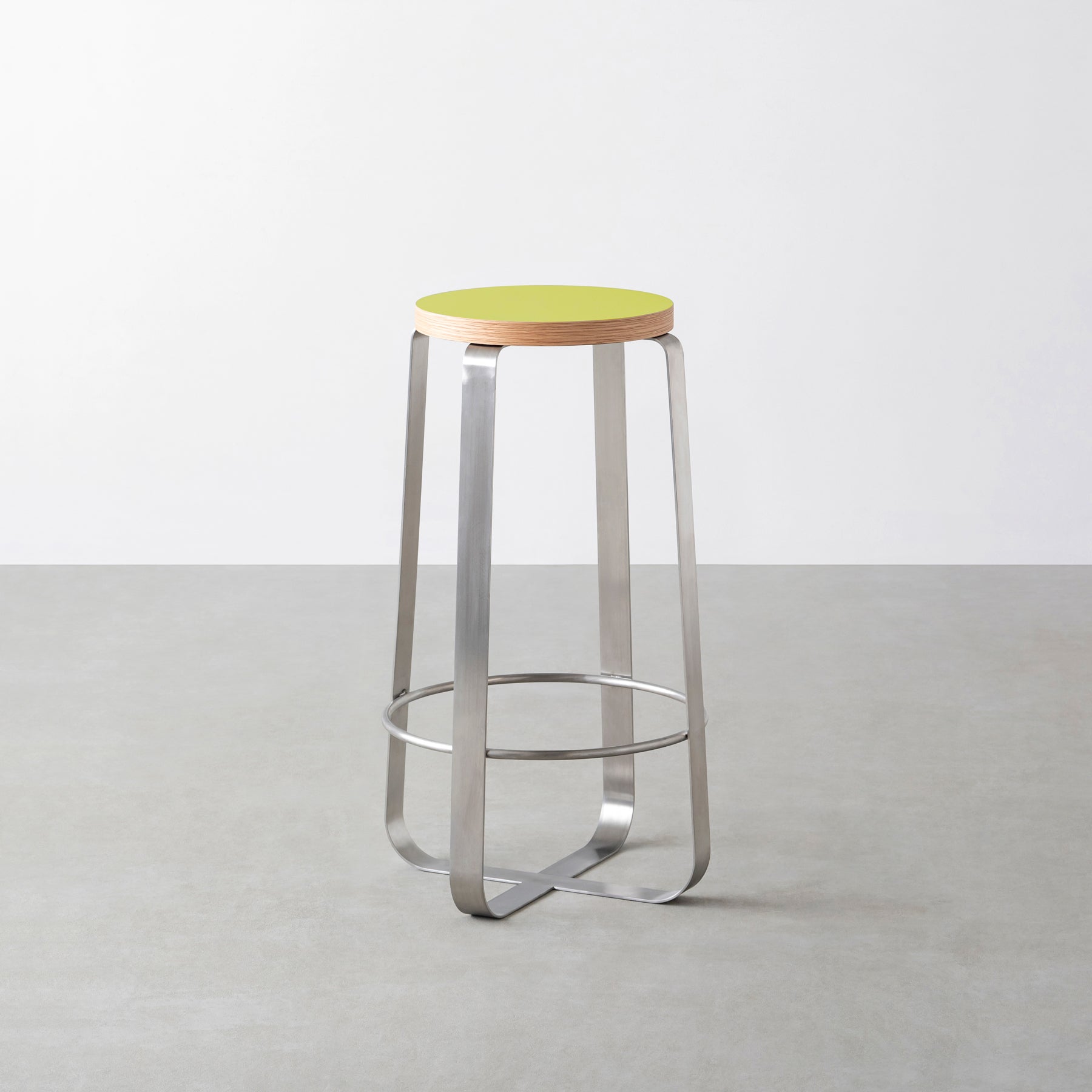 KanademonoのリノリウムSpring_green Round座面とステンレスのCross_Plate脚を合わせたシンプルモダンなHighスツール