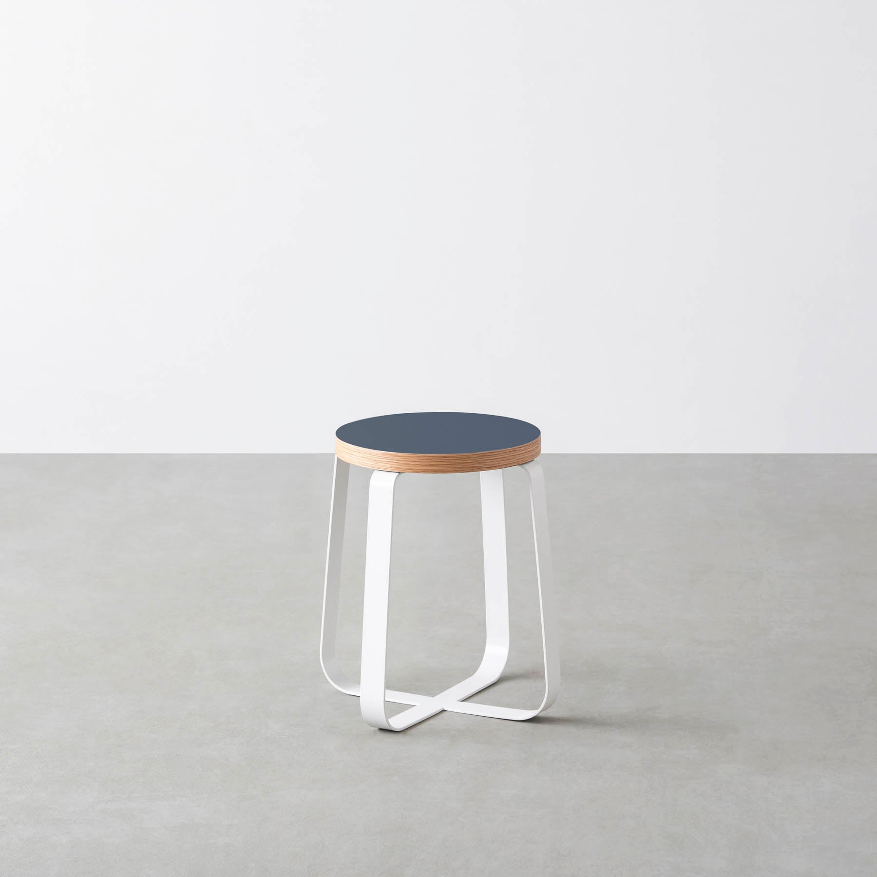 KanademonoのリノリウムLowスツール