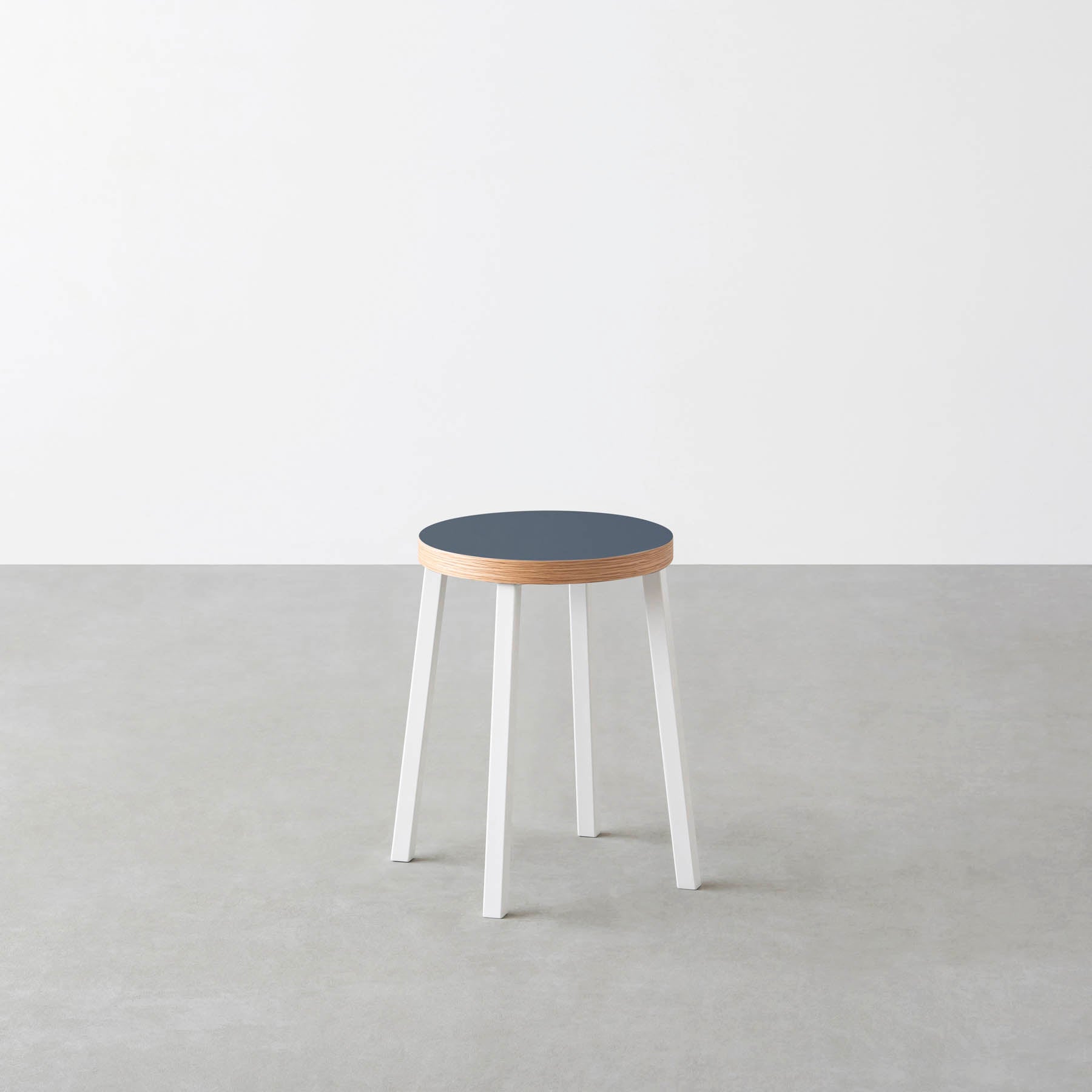 KanademonoのリノリウムLowスツール