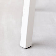 KANADEMONOの無垢ホワイトオーク Round座面とホワイトのSlant Bar脚を合わせたシンプルモダンなスツール（脚2）