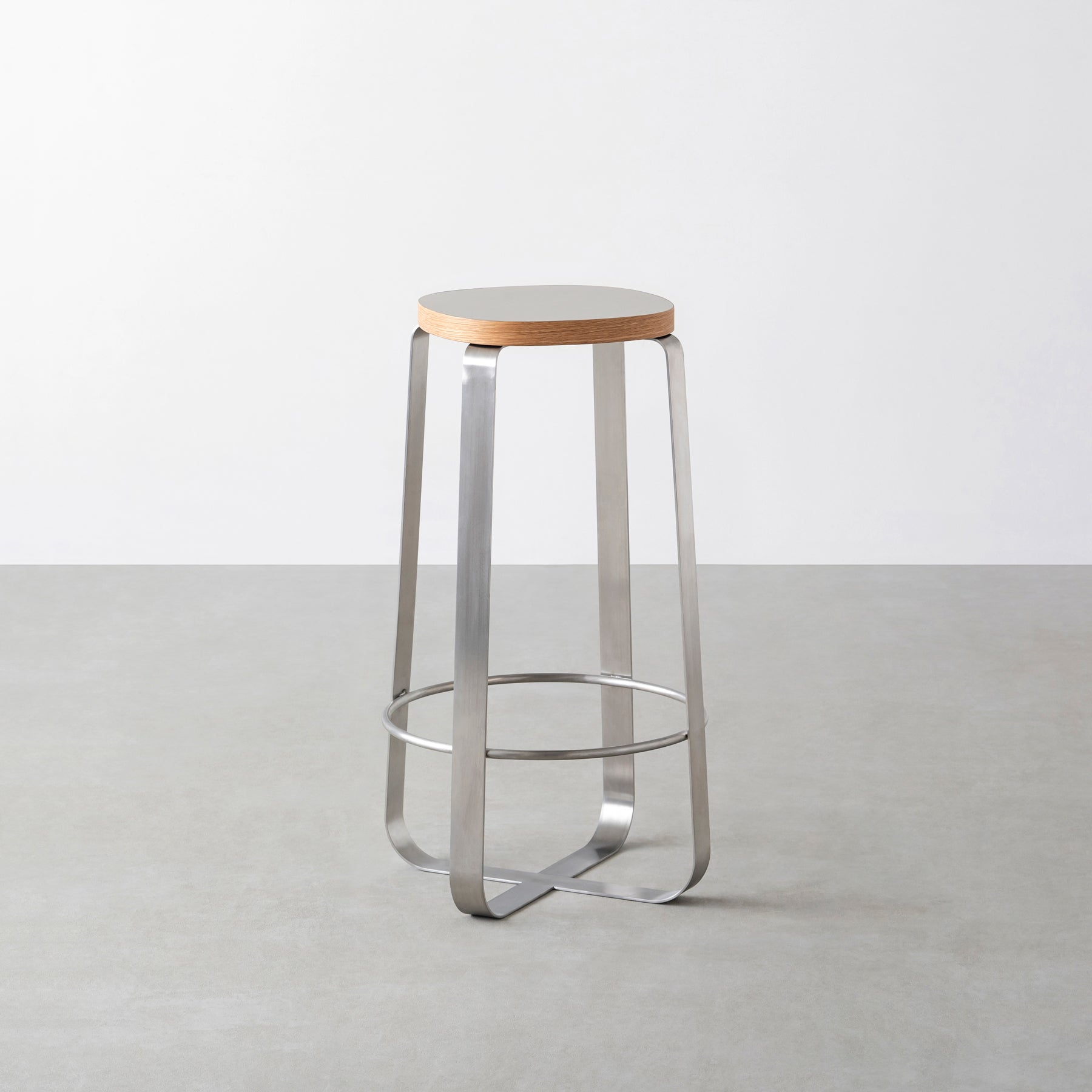 KanademonoのリノリウムPebble Squircle座面とステンレスのCross_Plate脚を合わせたシンプルモダンなHighスツール