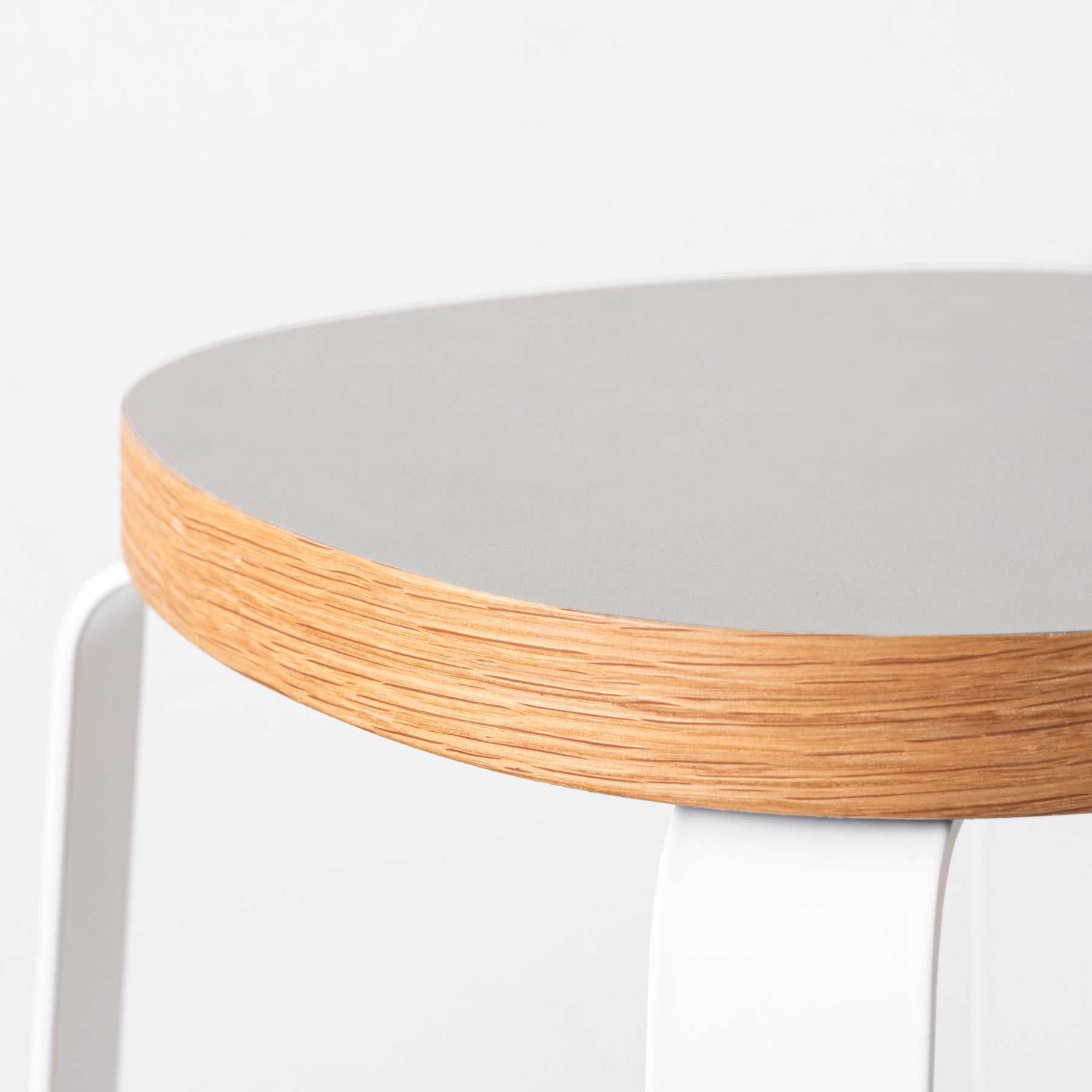 スマート造作スツール / リノリウム 全24色 × 白スチール脚　Standard