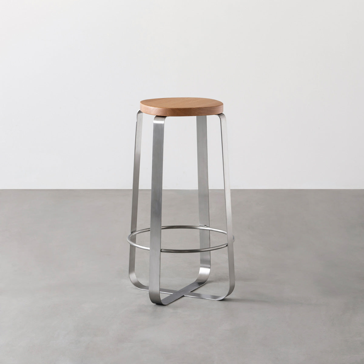 KANADEMONOの無垢ホワイトオーク Squircle座面とステンレスのCross Plate脚を合わせたシンプルモダンなハイスツール