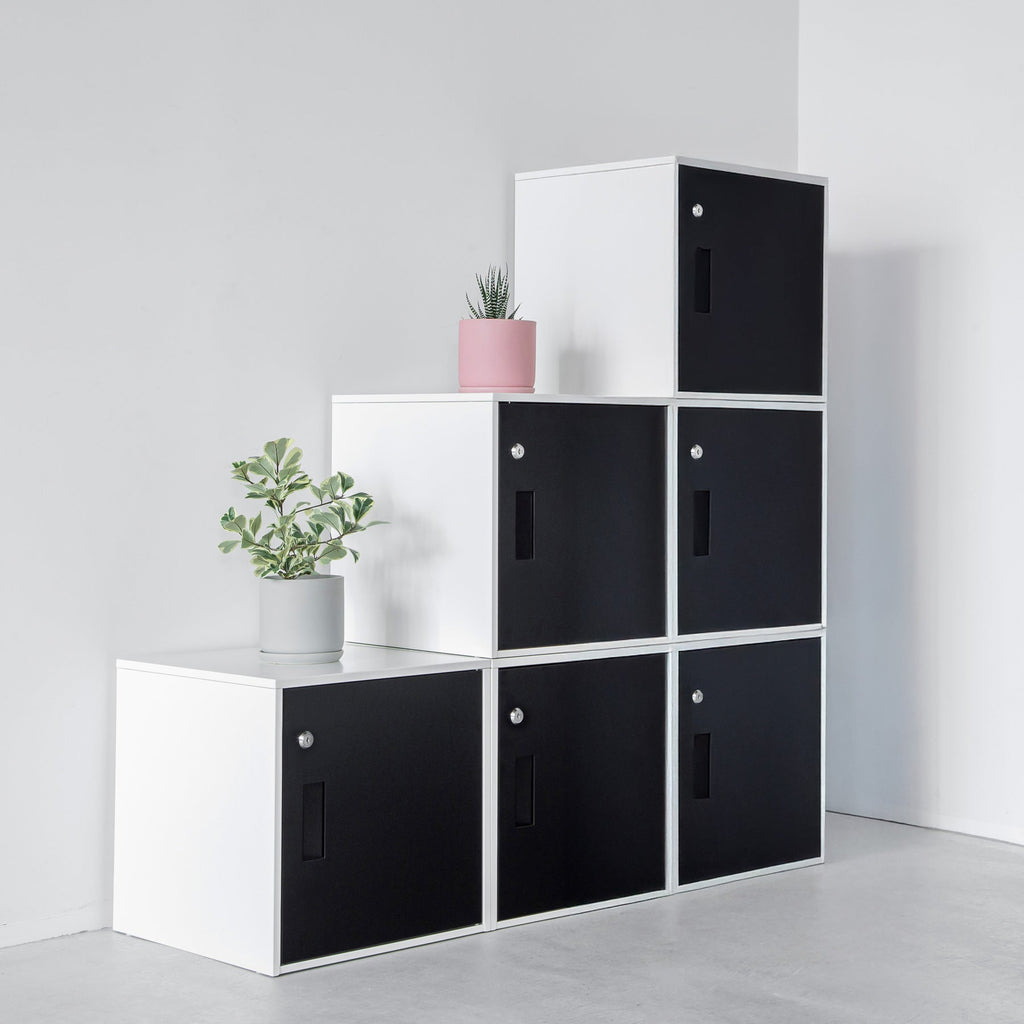 シンプルな スチール製 ロッカー　Sサイズ